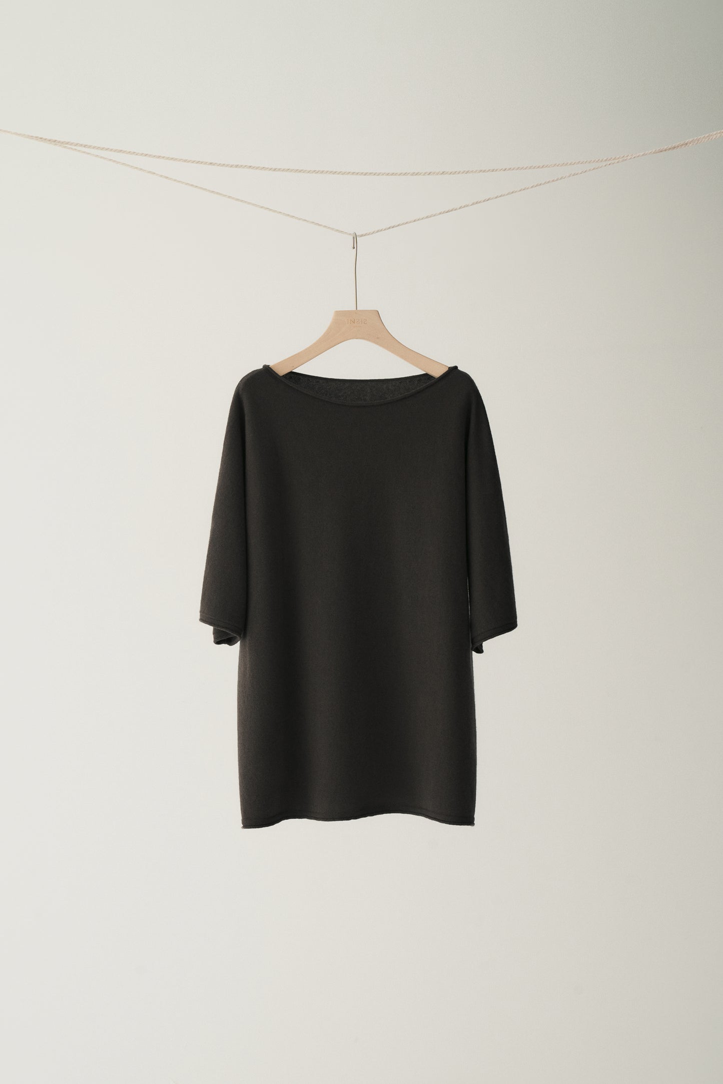#color_black ash