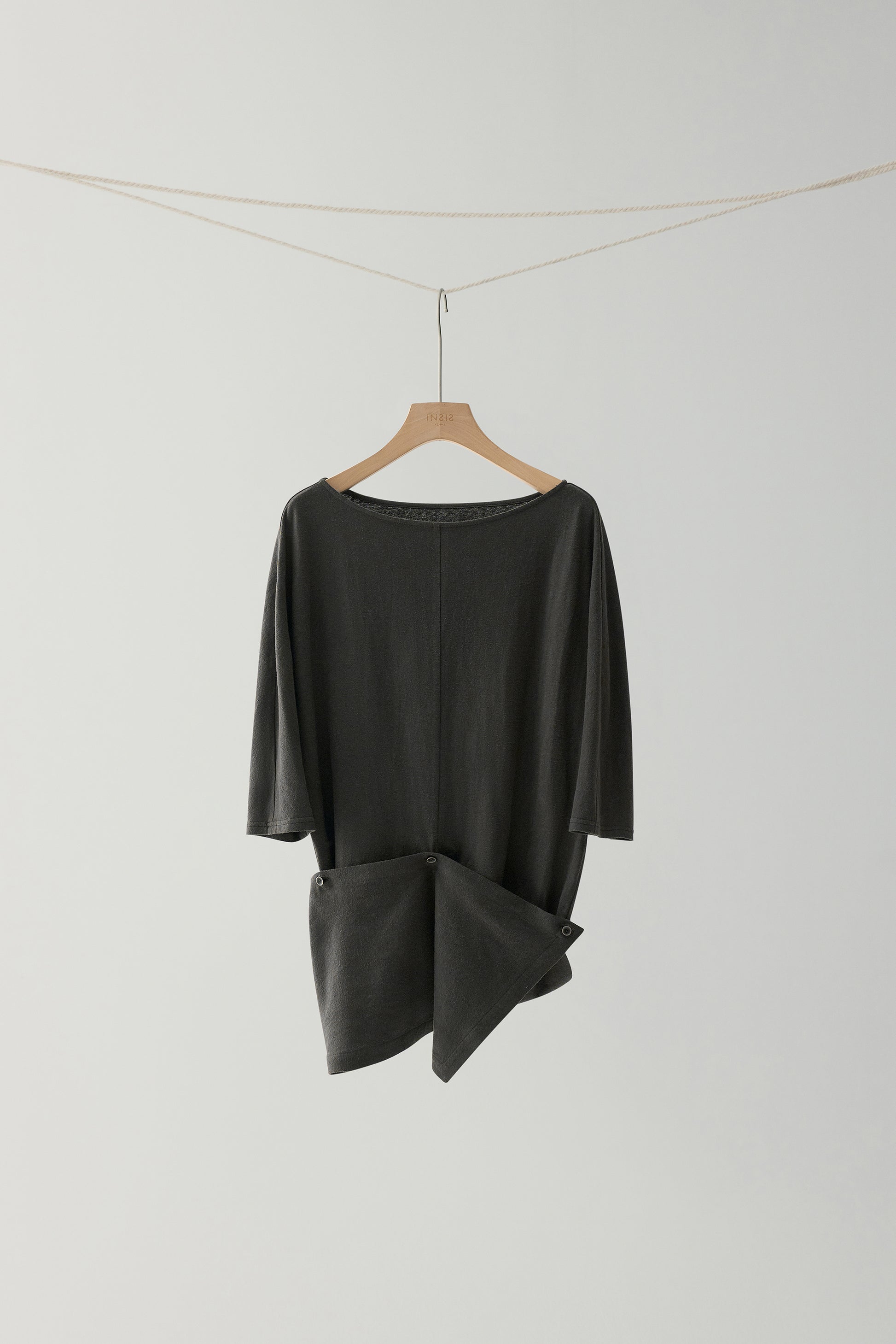 #color_black ash