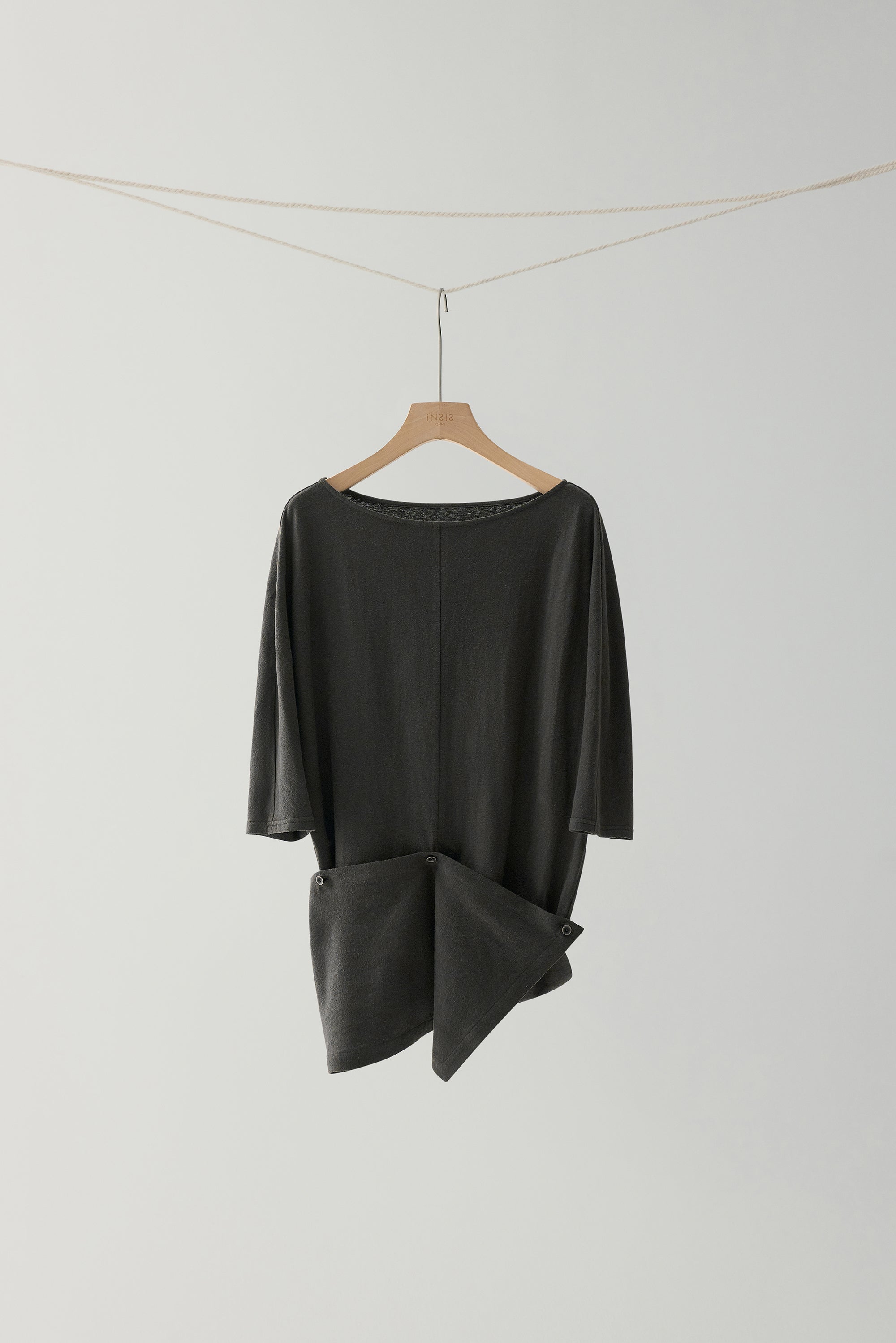 #color_black ash