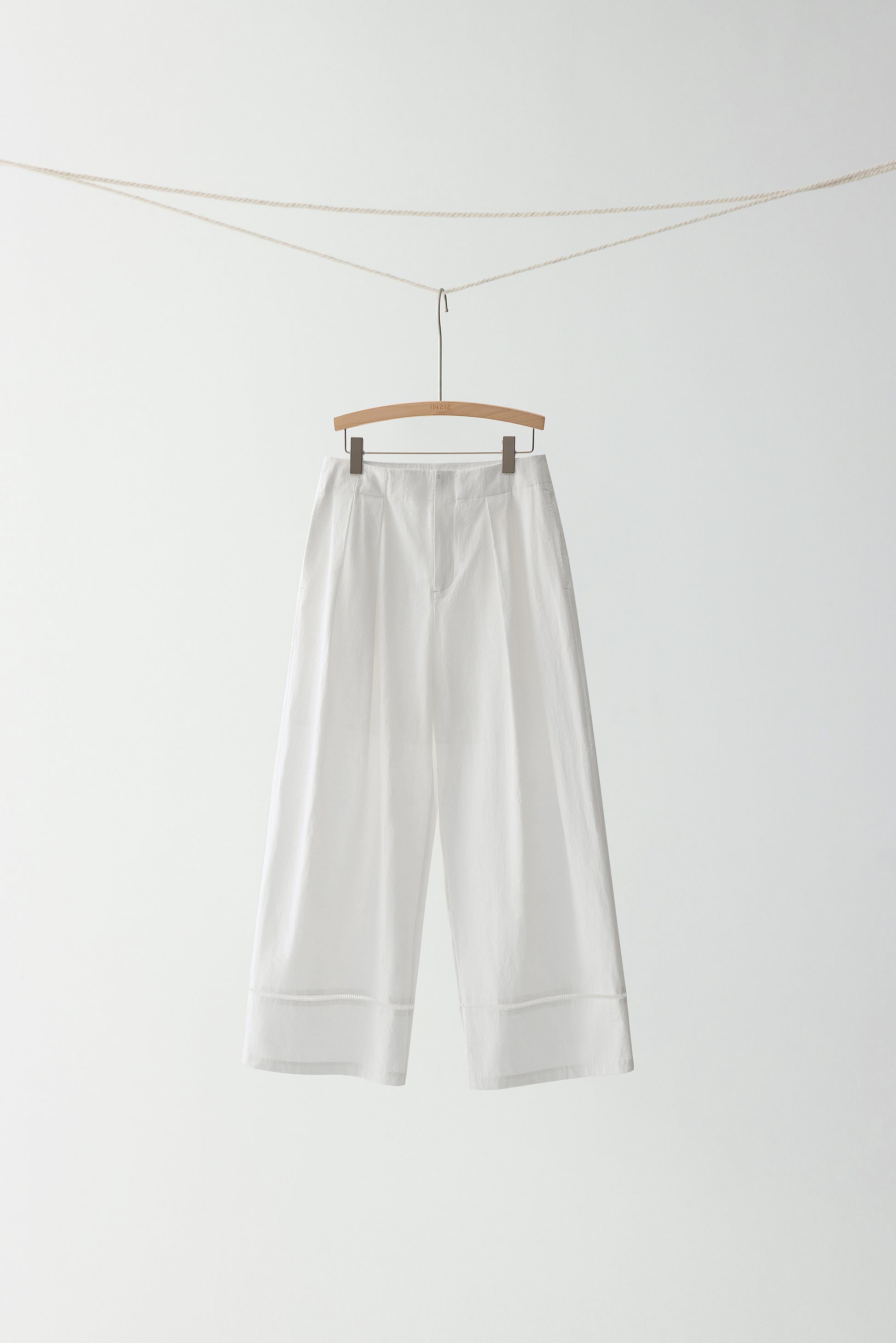 #color_off white