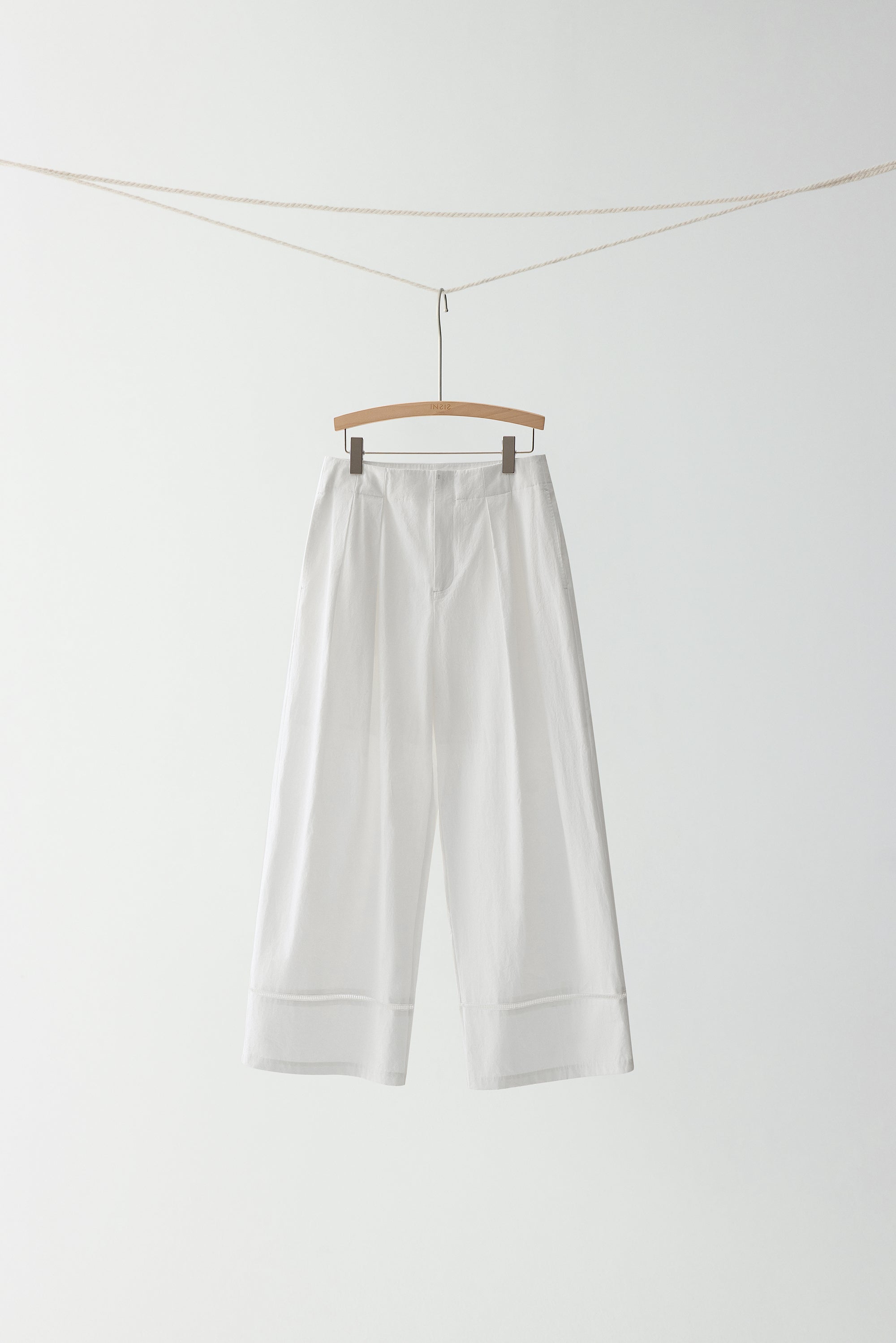 #color_off white