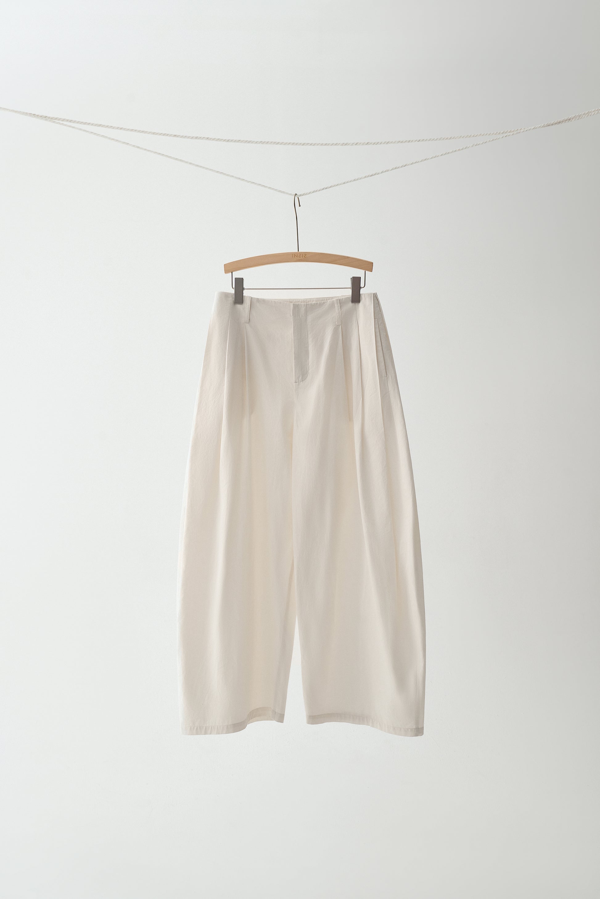 #color_off white