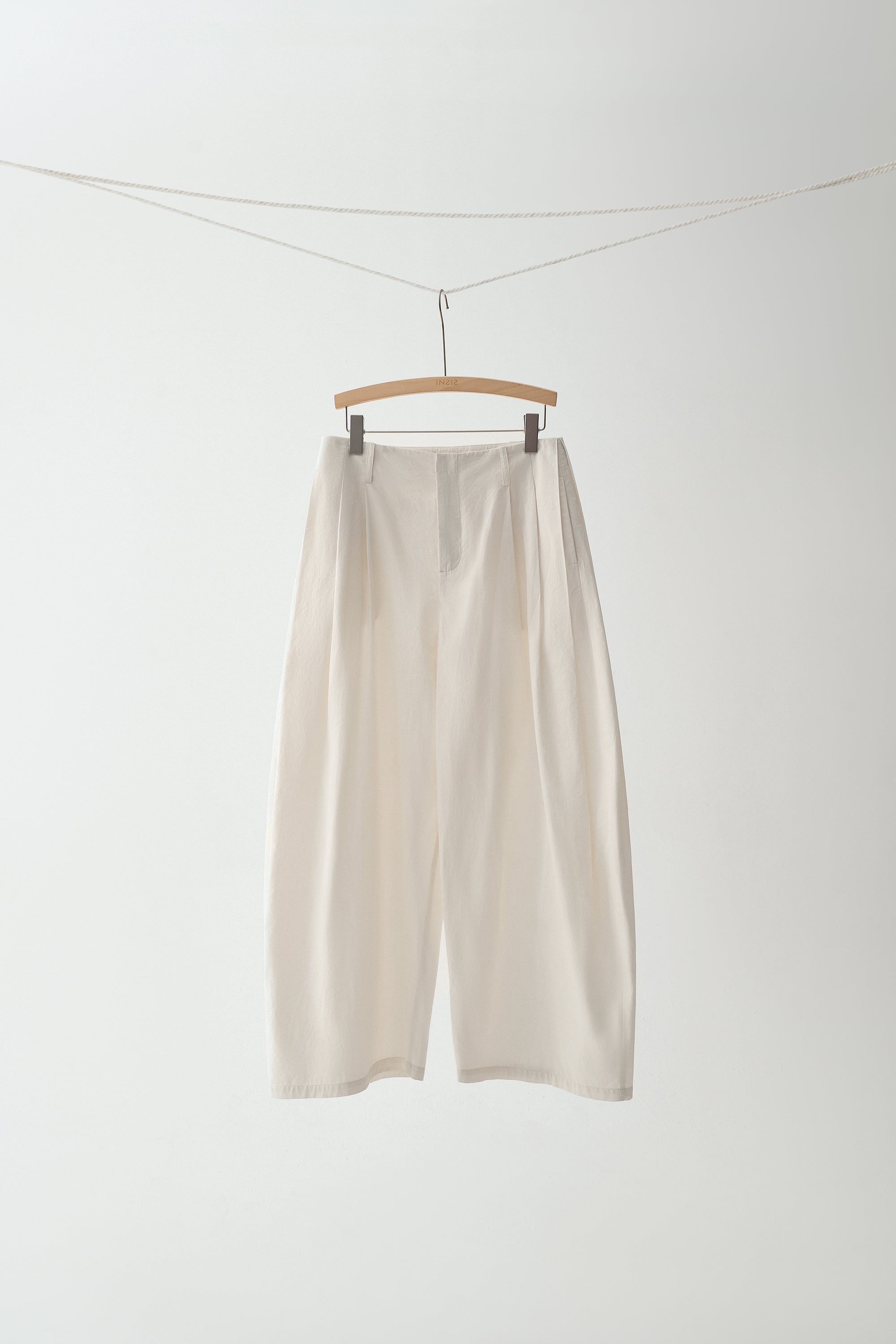 #color_off white