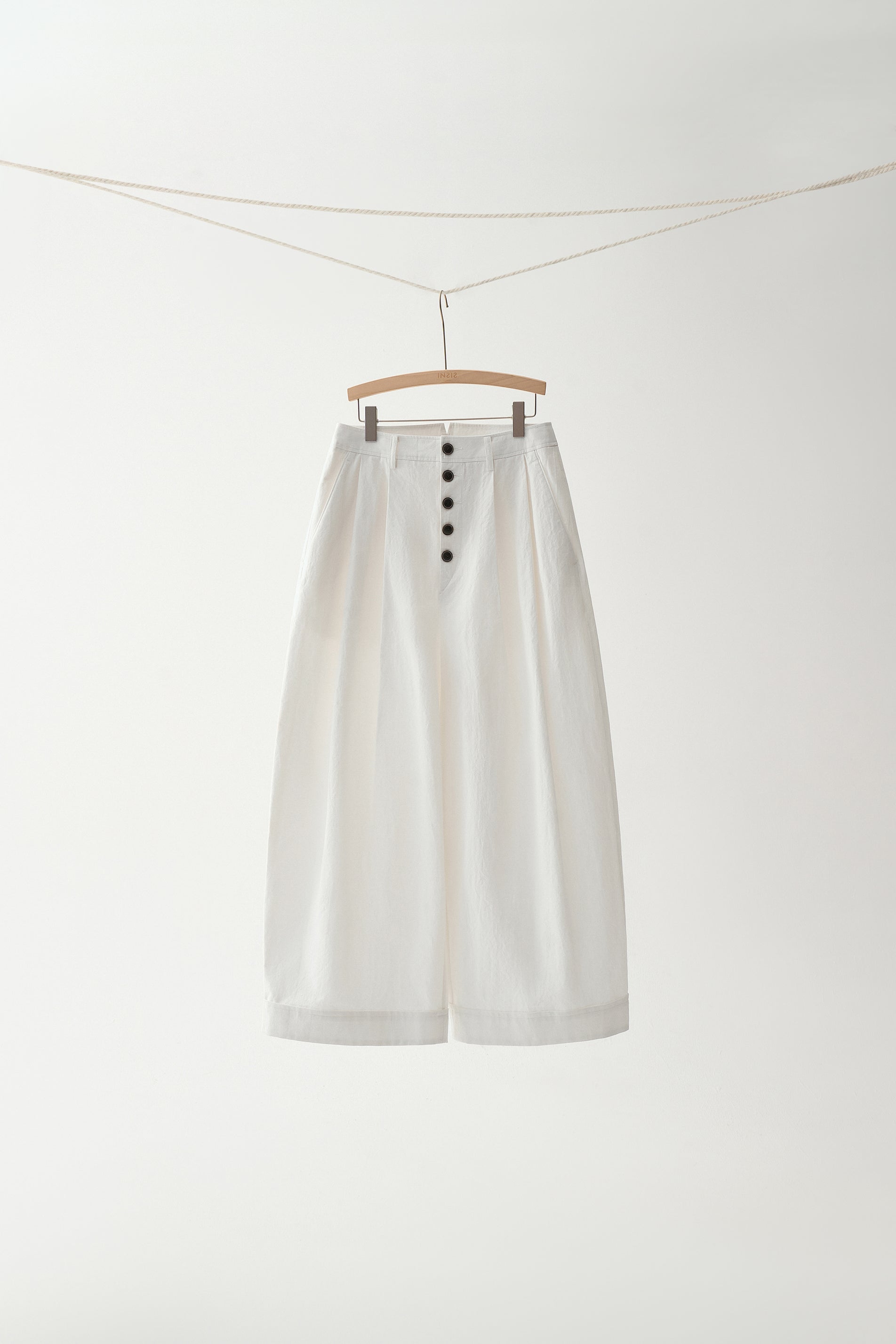 #color_off white