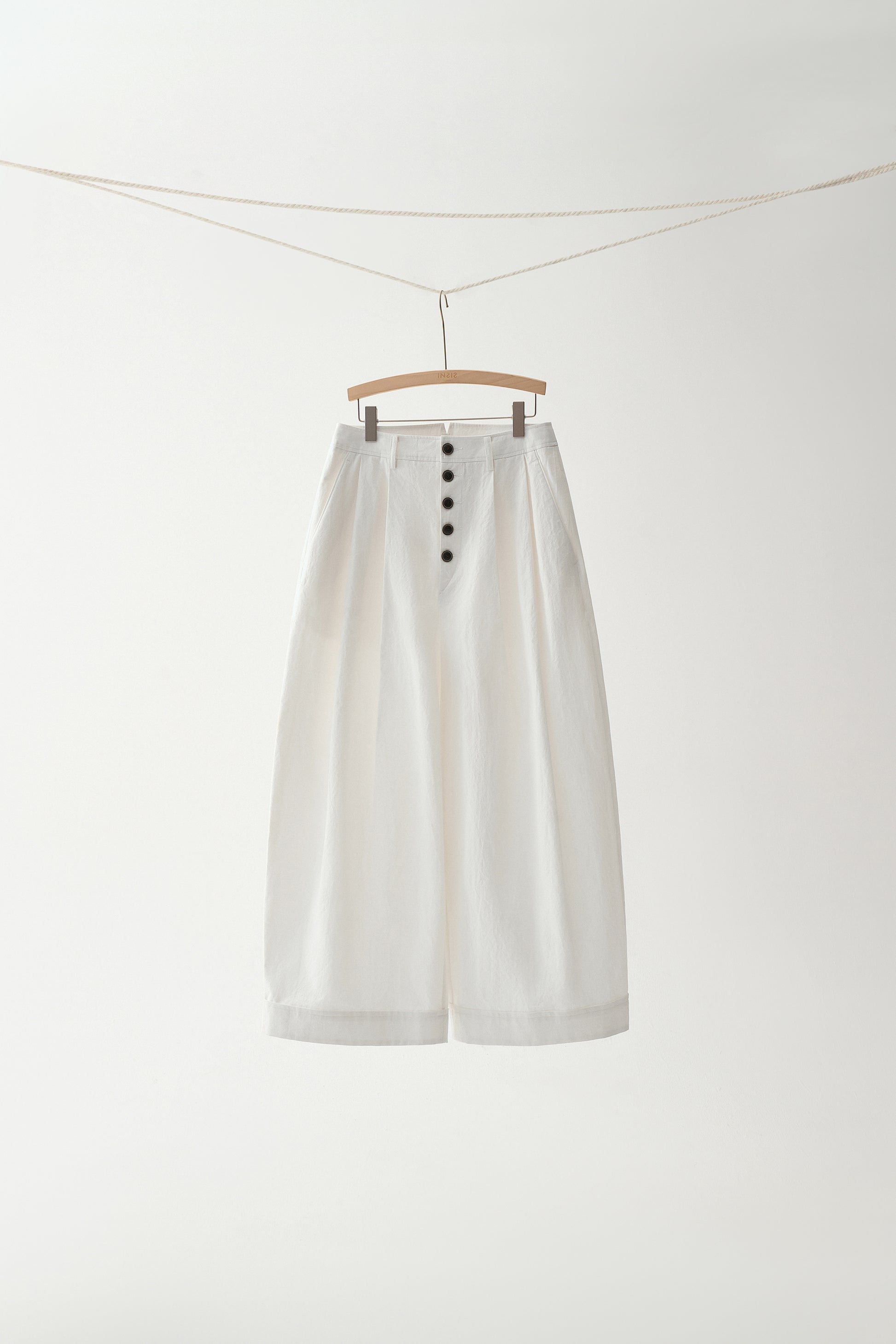 #color_off white