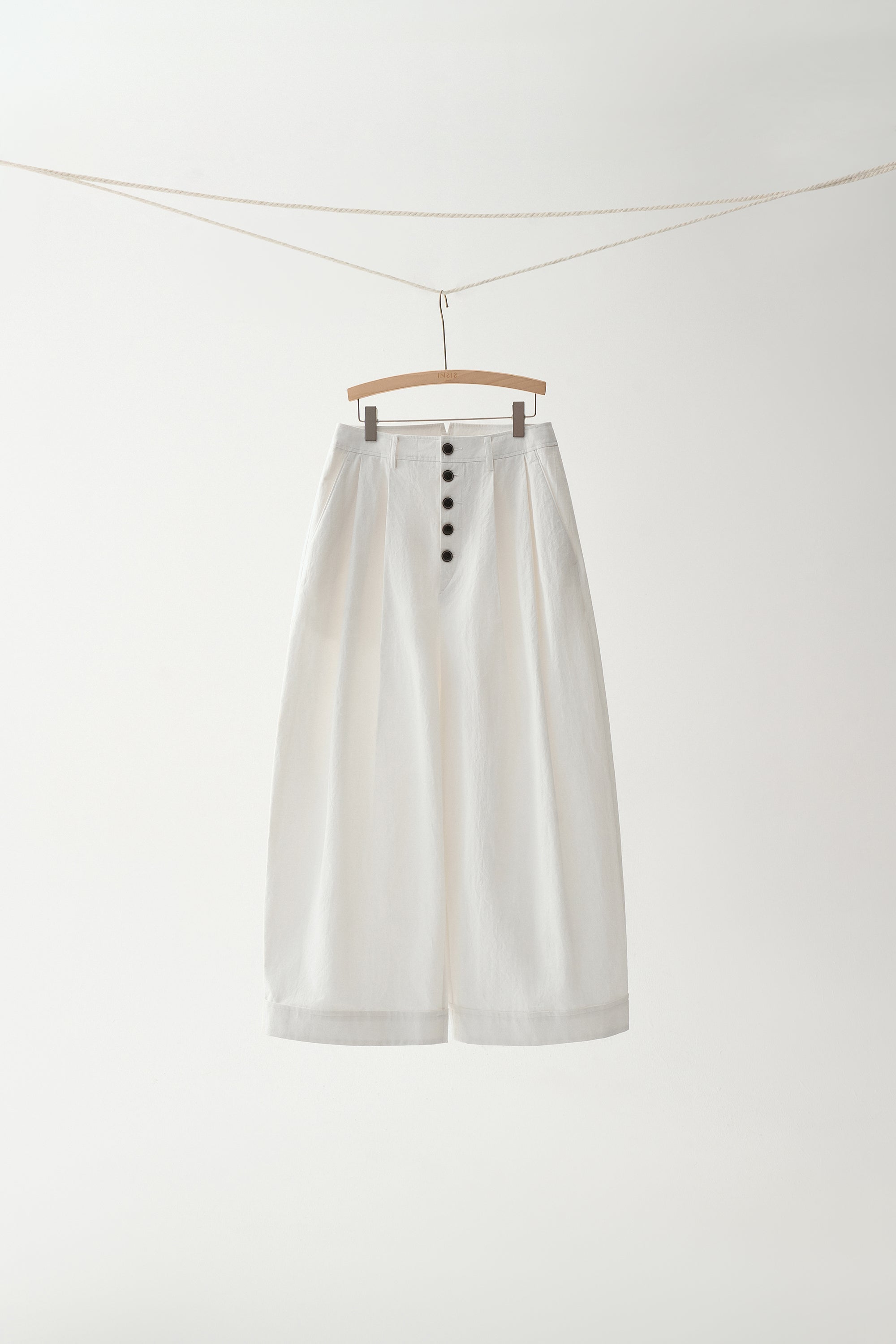 #color_off white