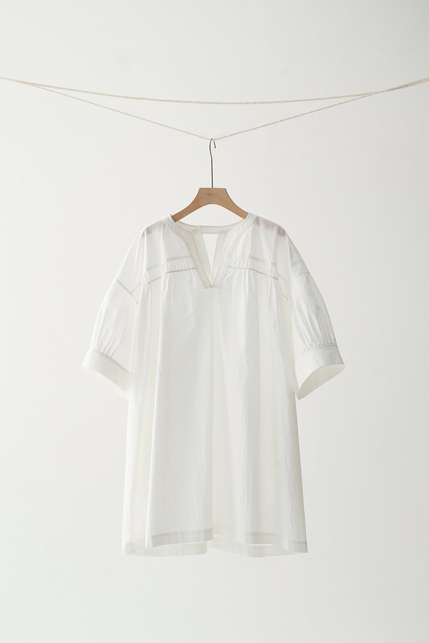 #color_off white
