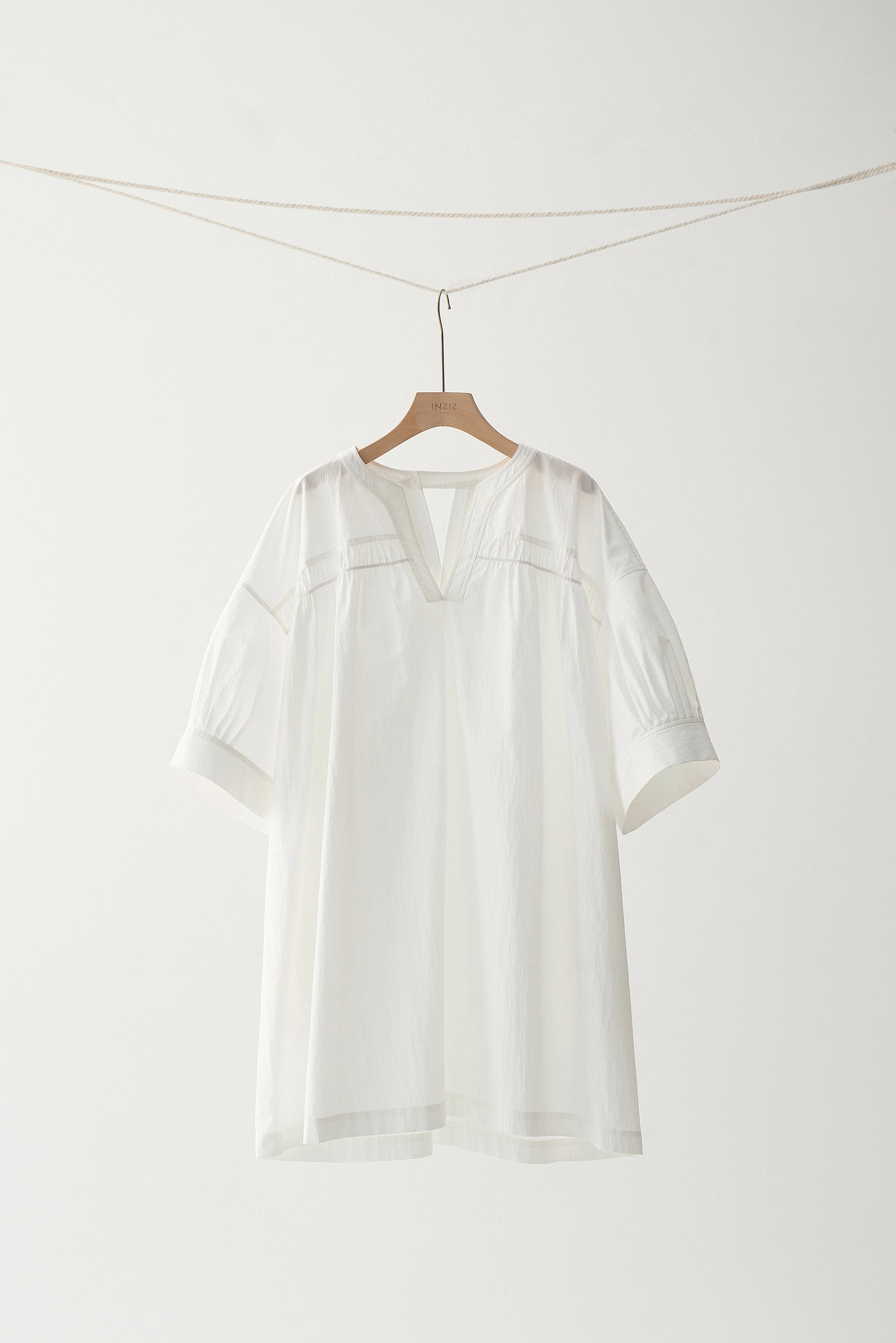 #color_off white