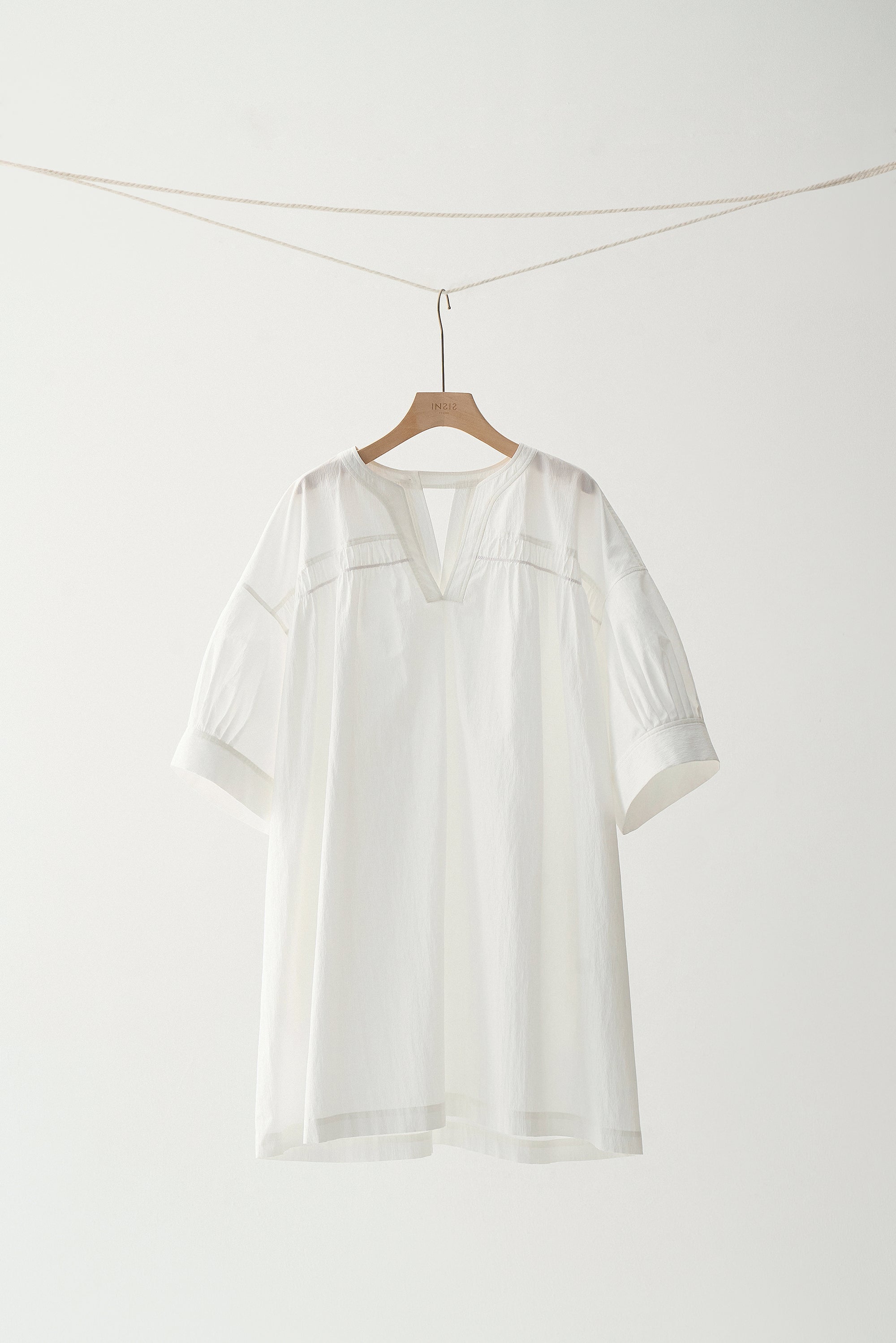 #color_off white