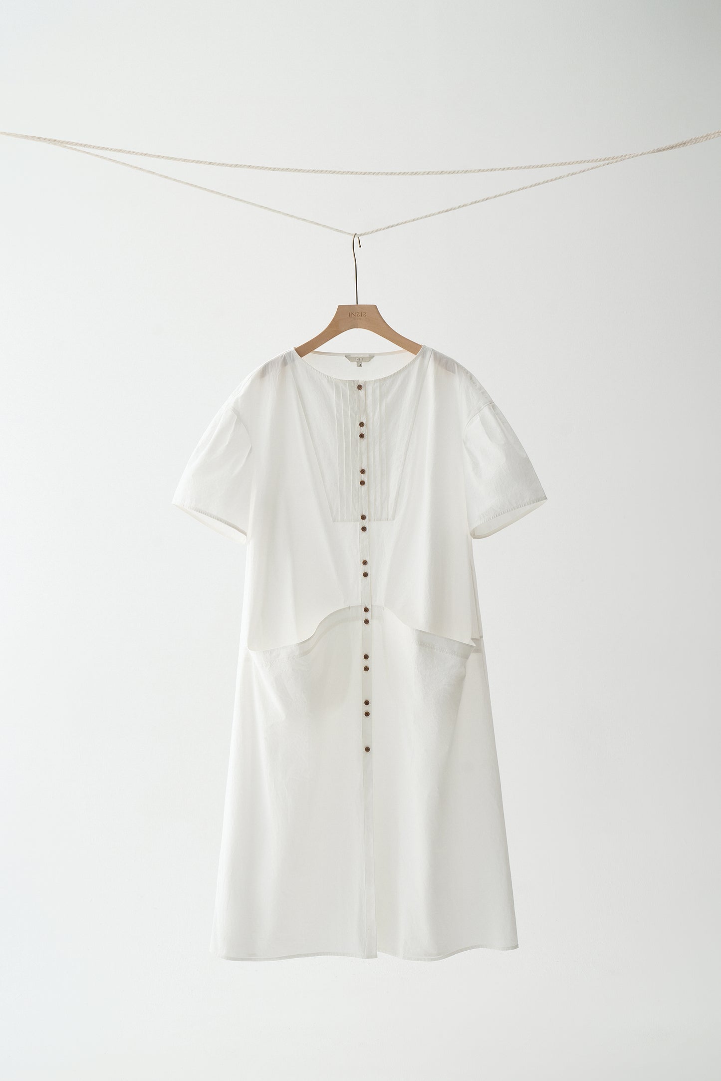 #color_off white