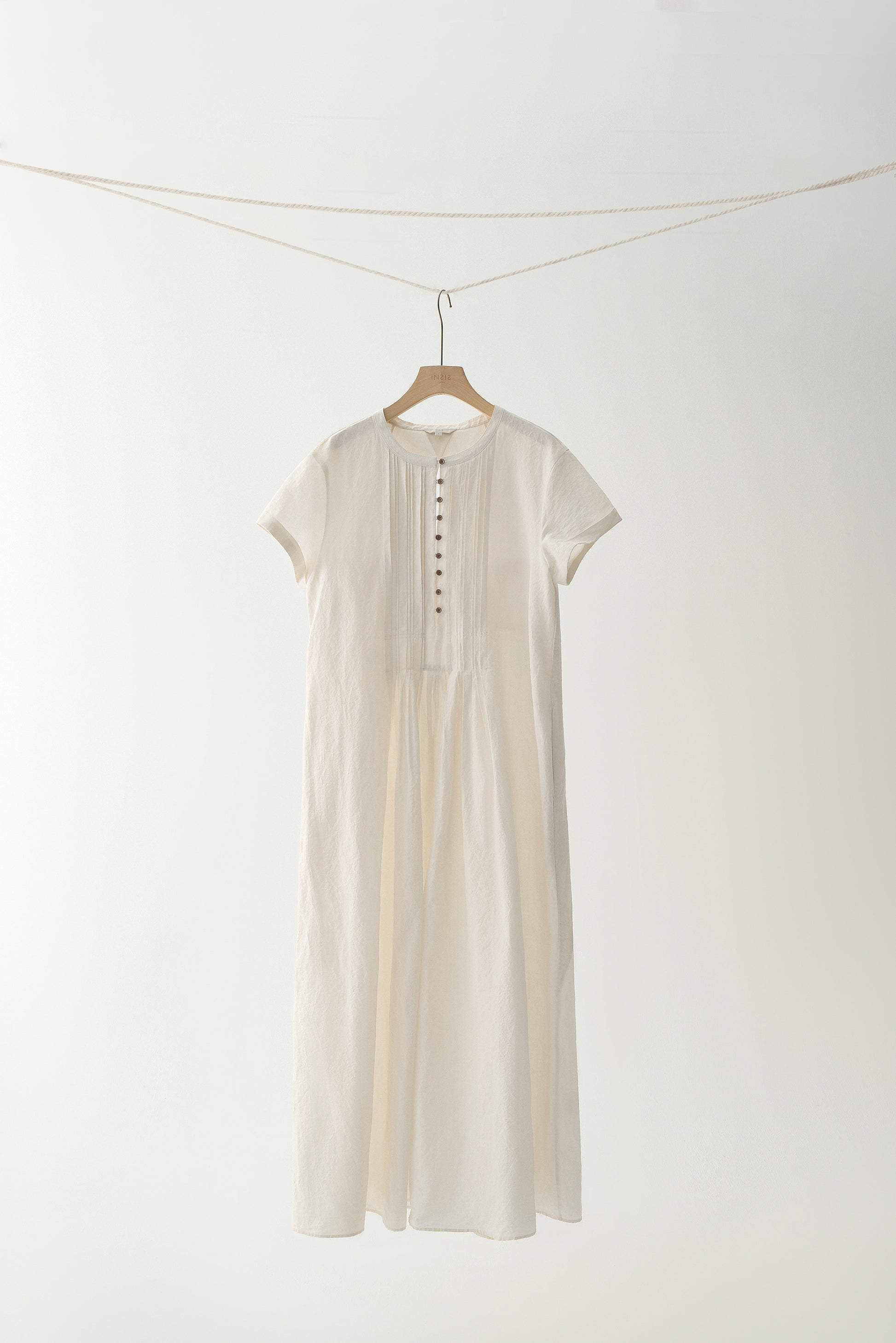 #color_cream white