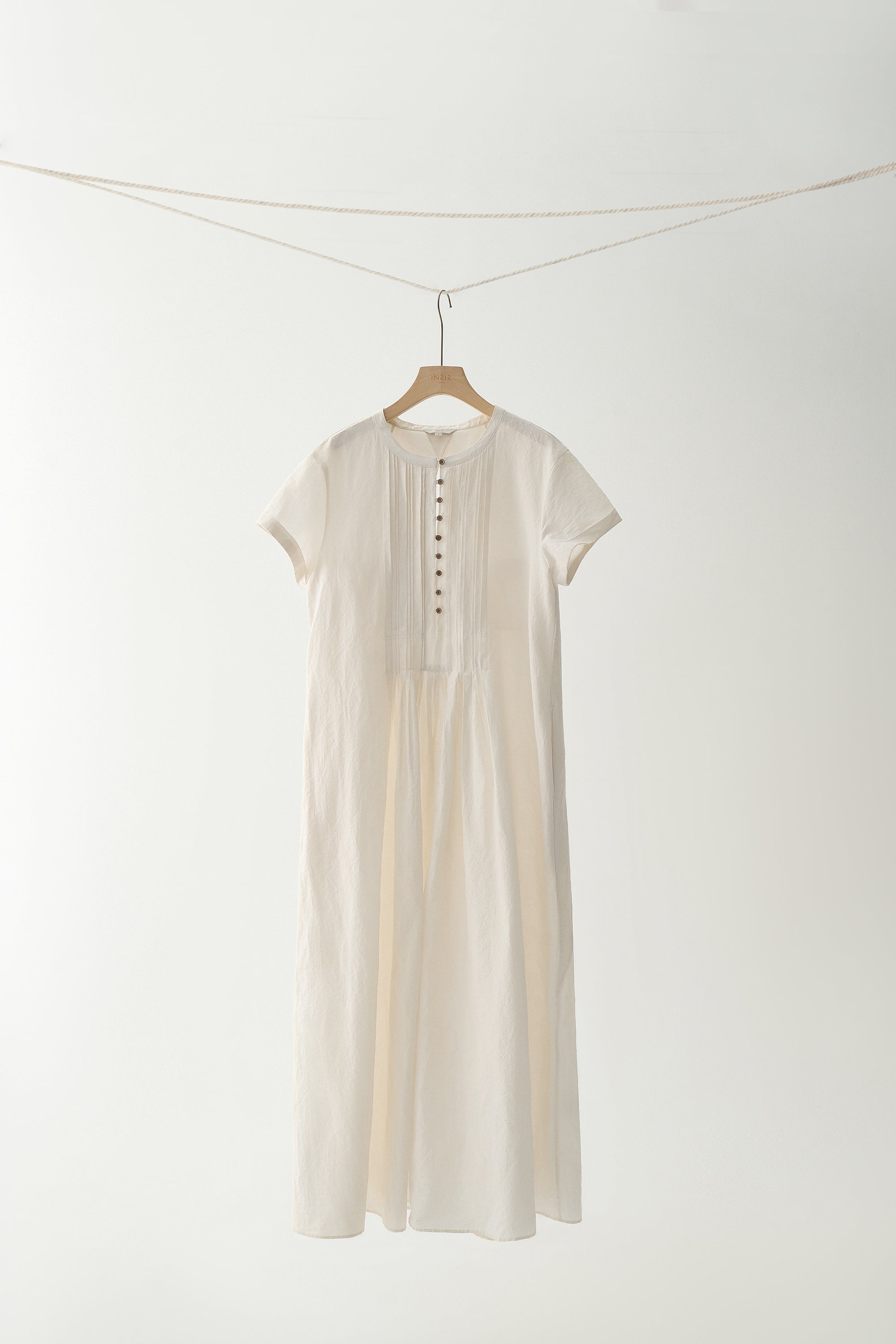 #color_cream white