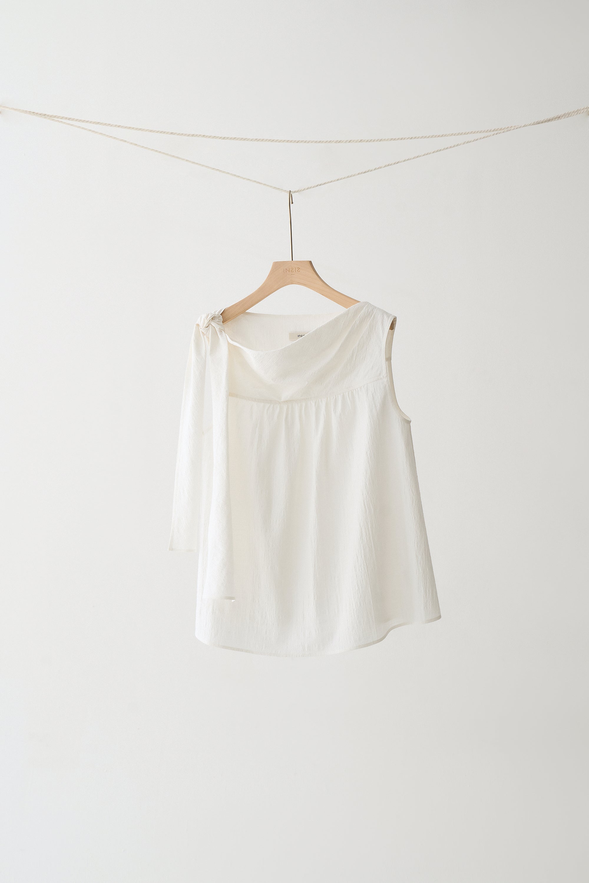 #color_off white