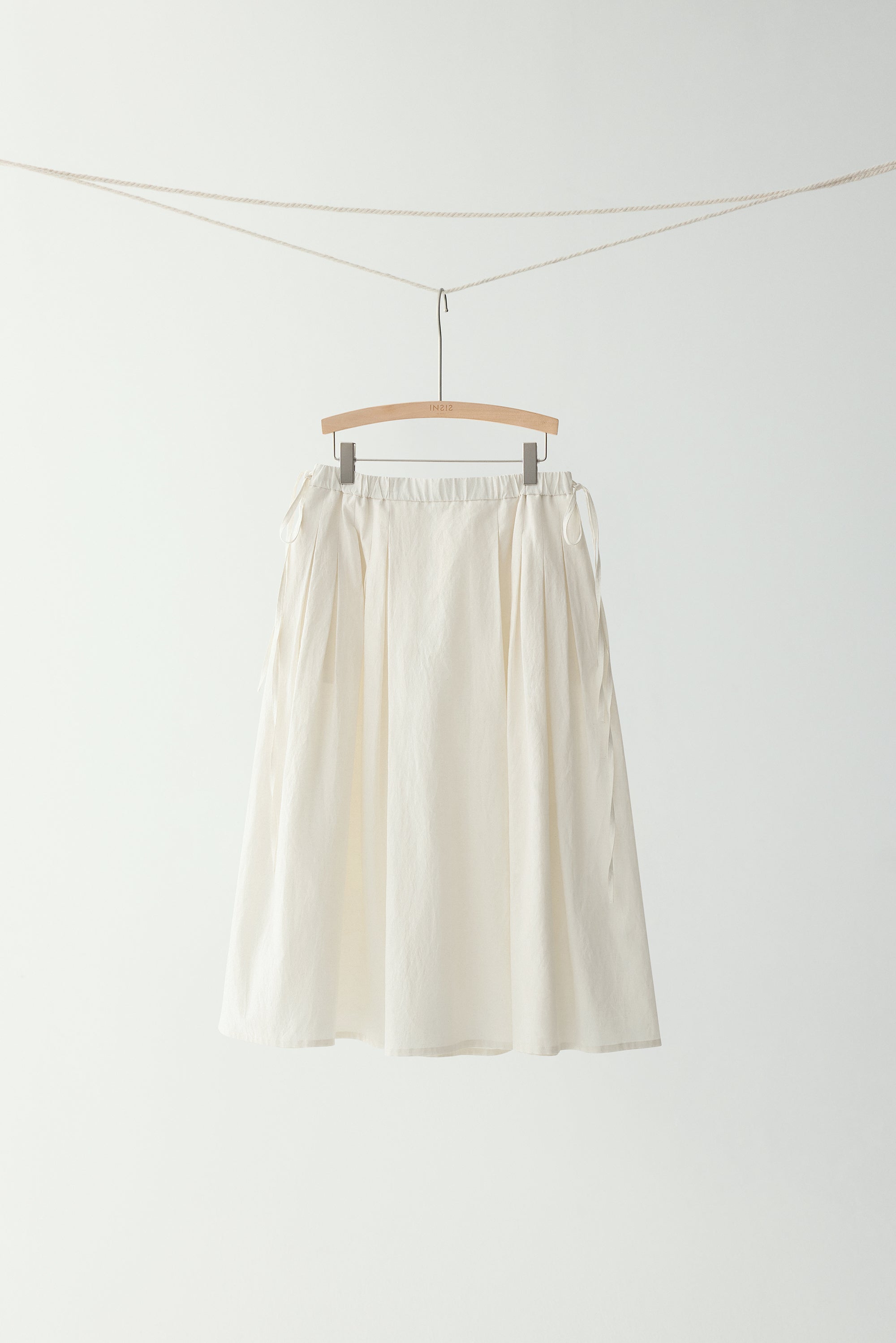#color_cream white