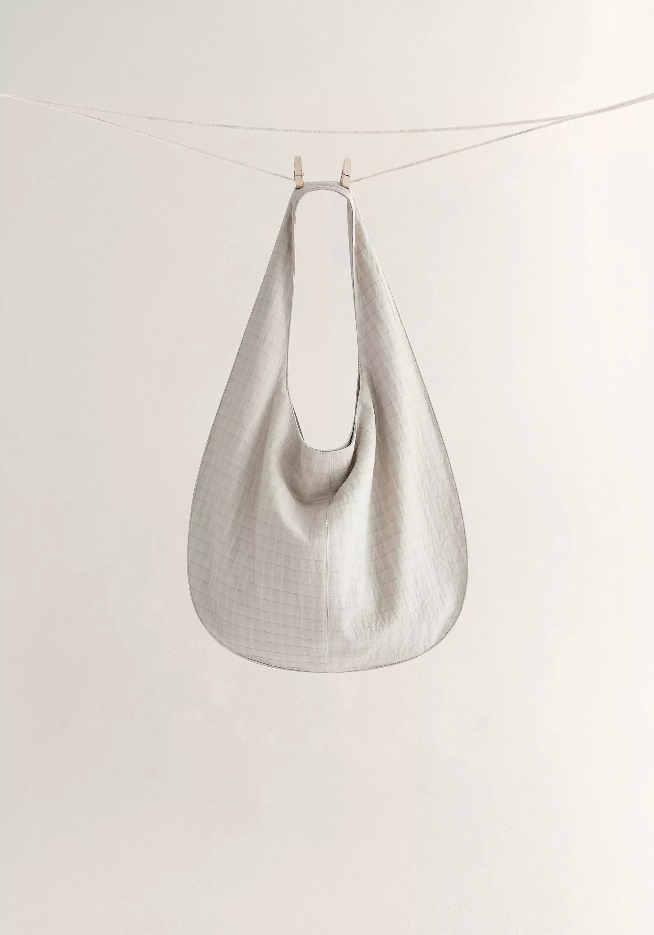 #color_off white