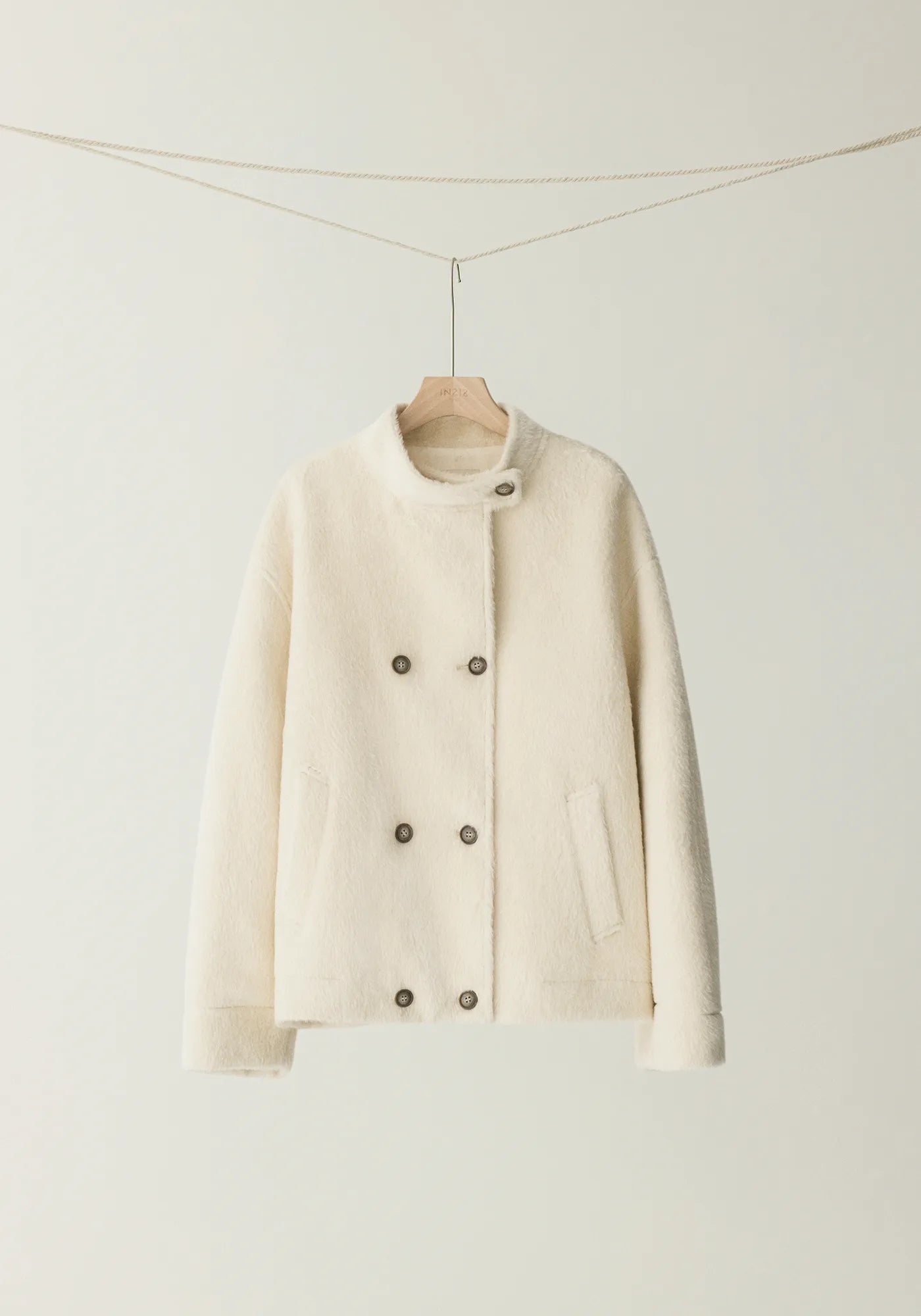#color_off white
