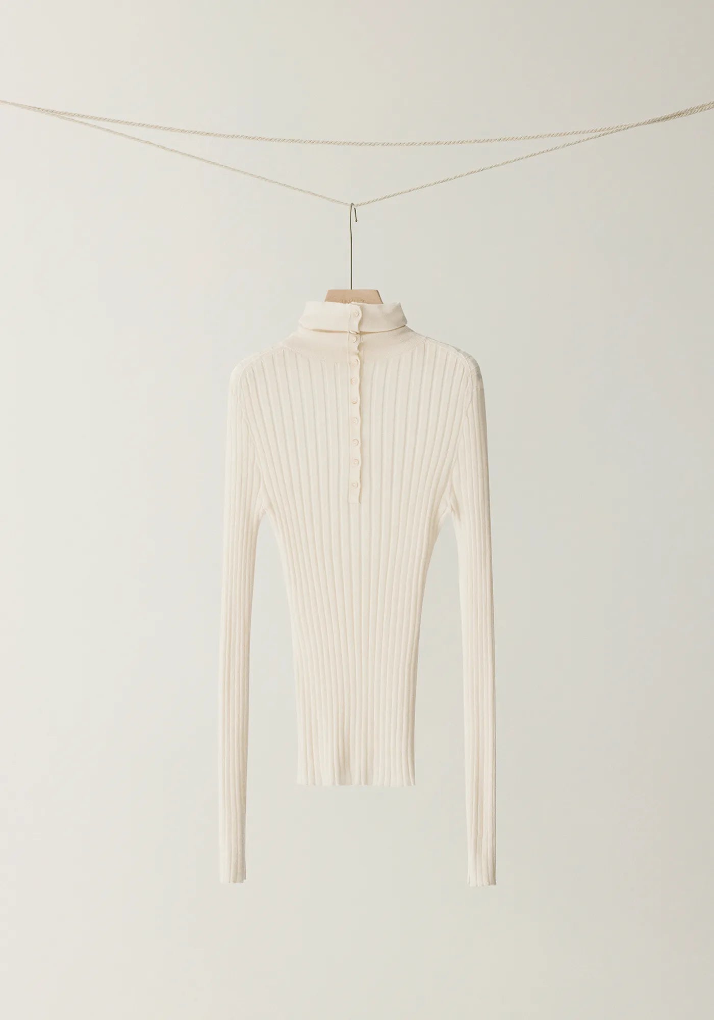 #color_off white