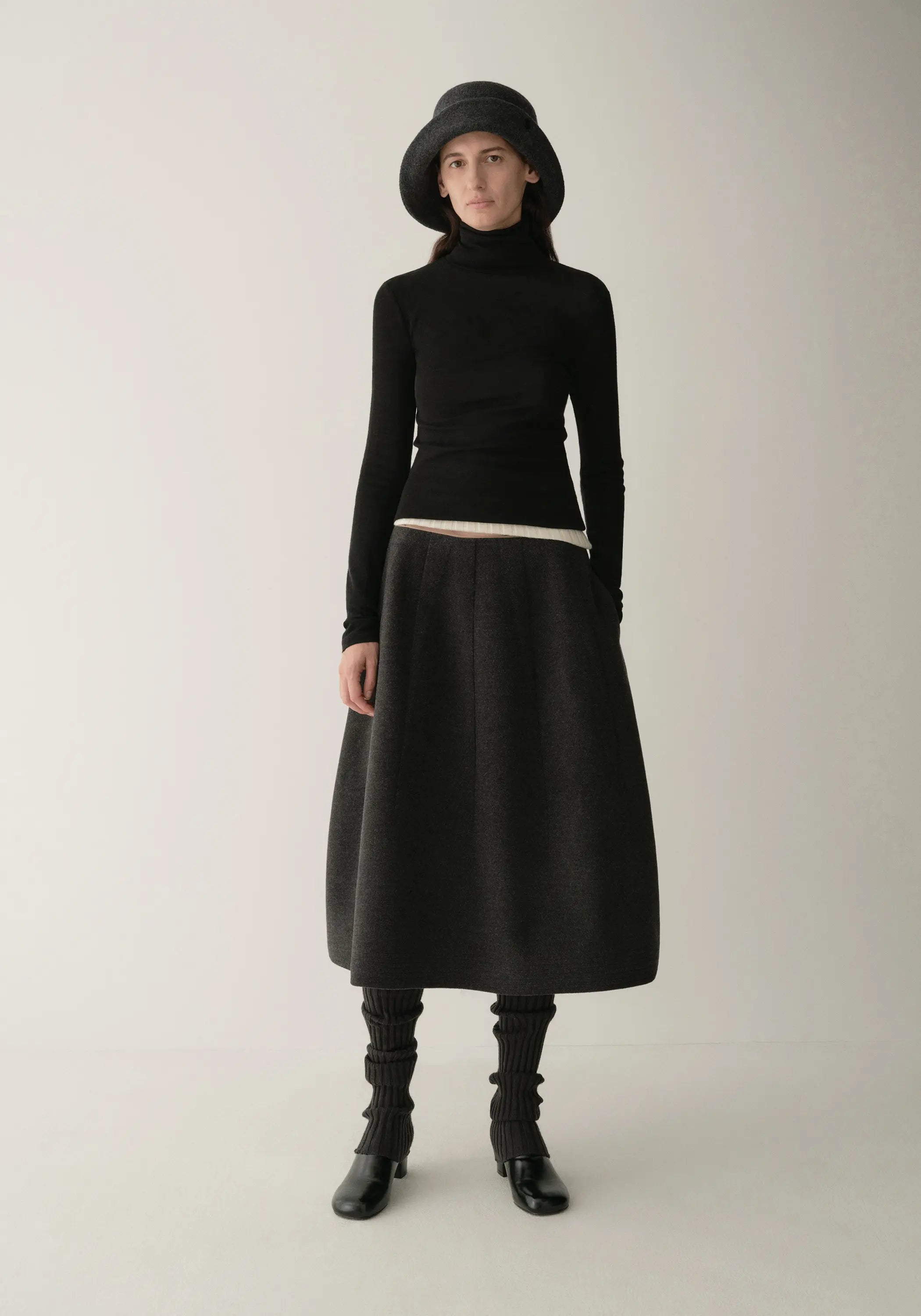 #color_black ash