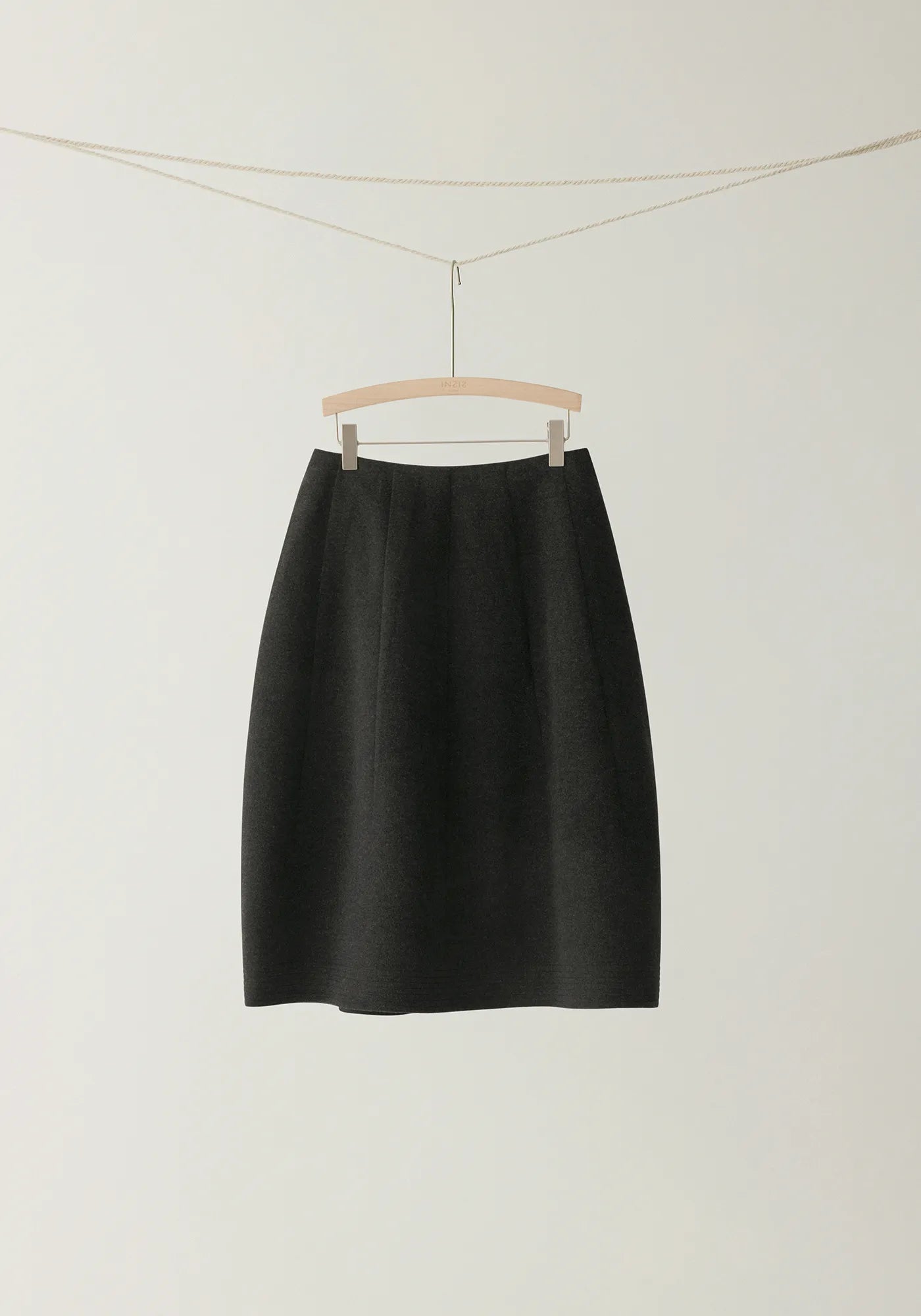#color_black ash