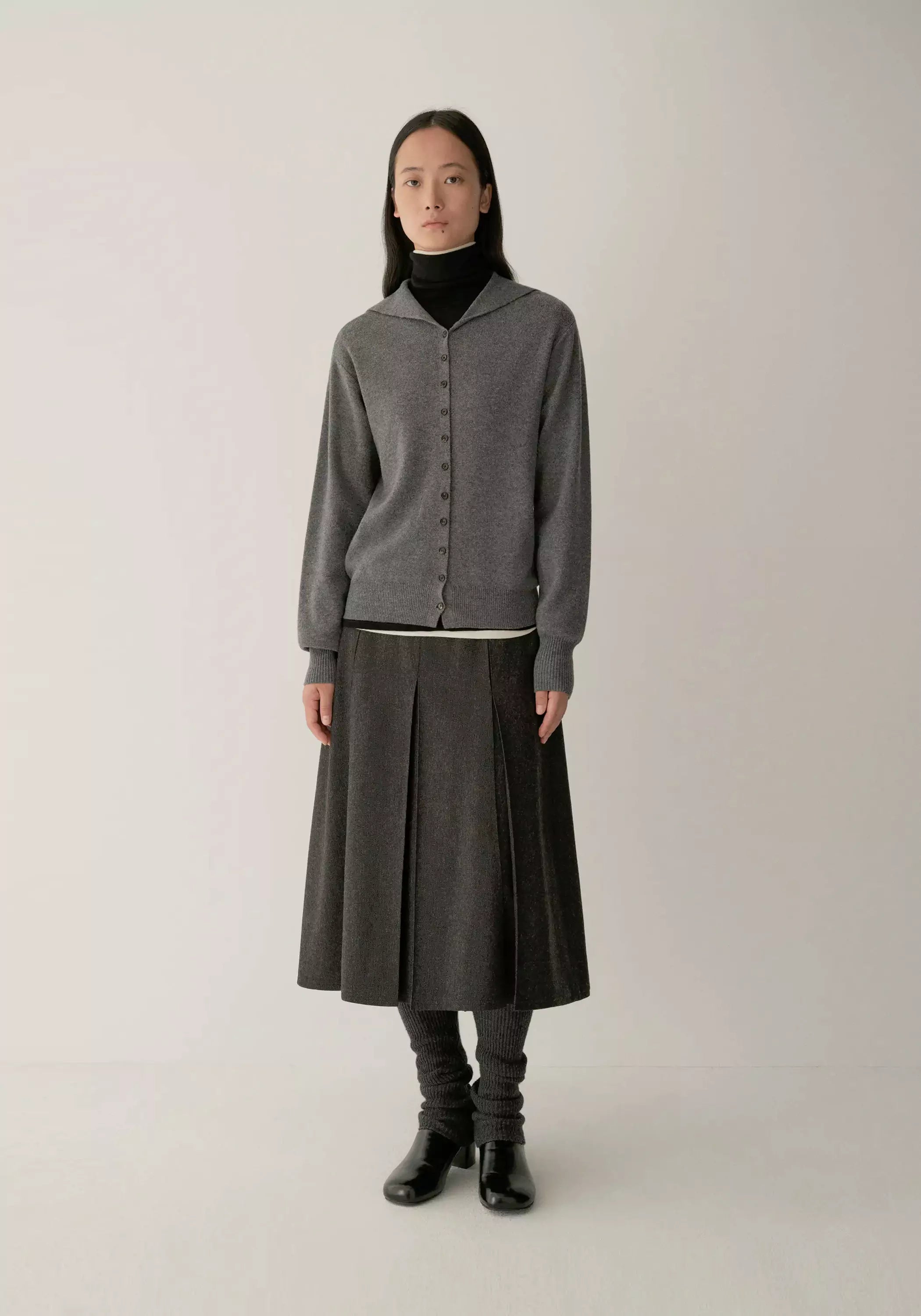#color_black ash