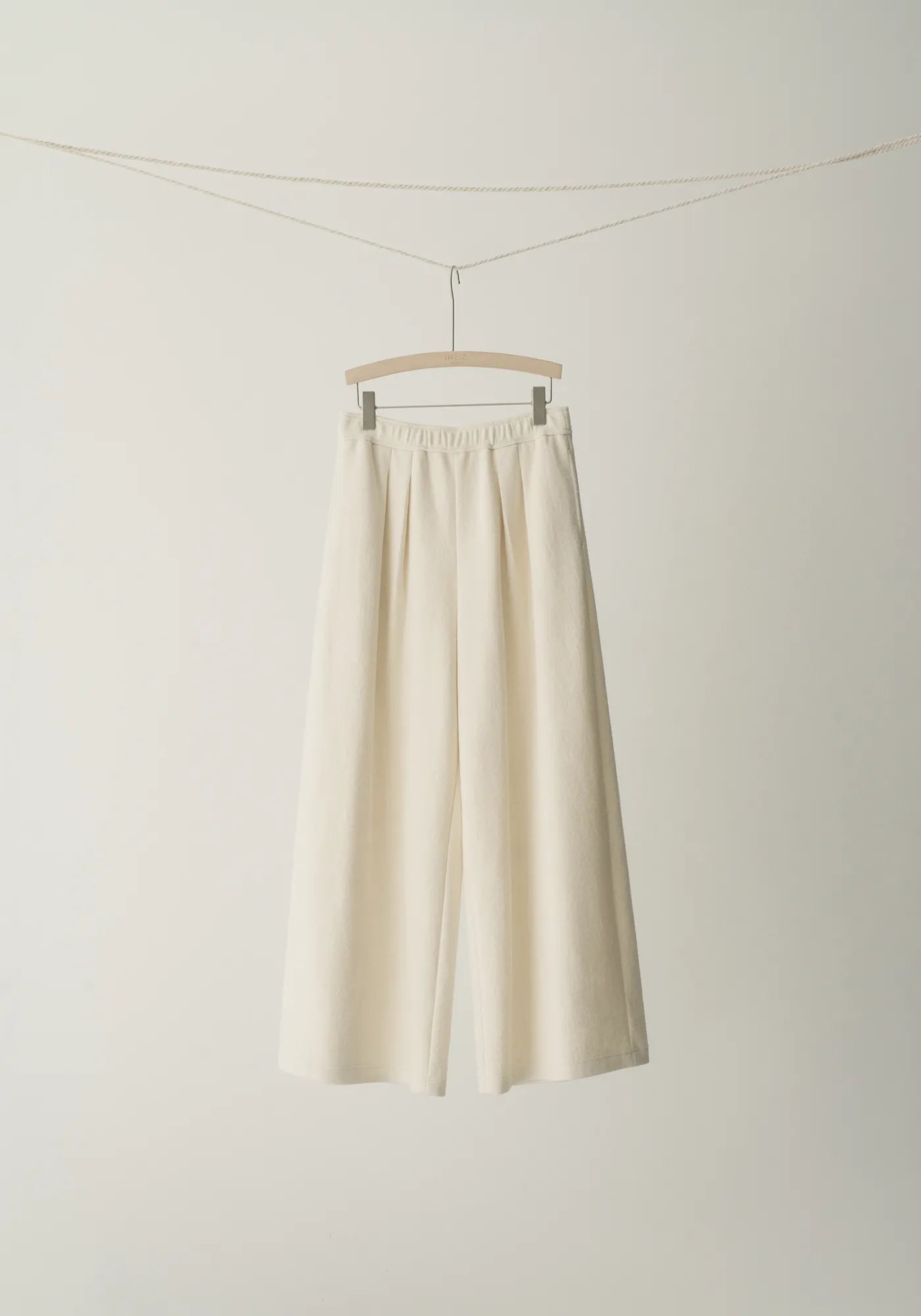 #color_off white