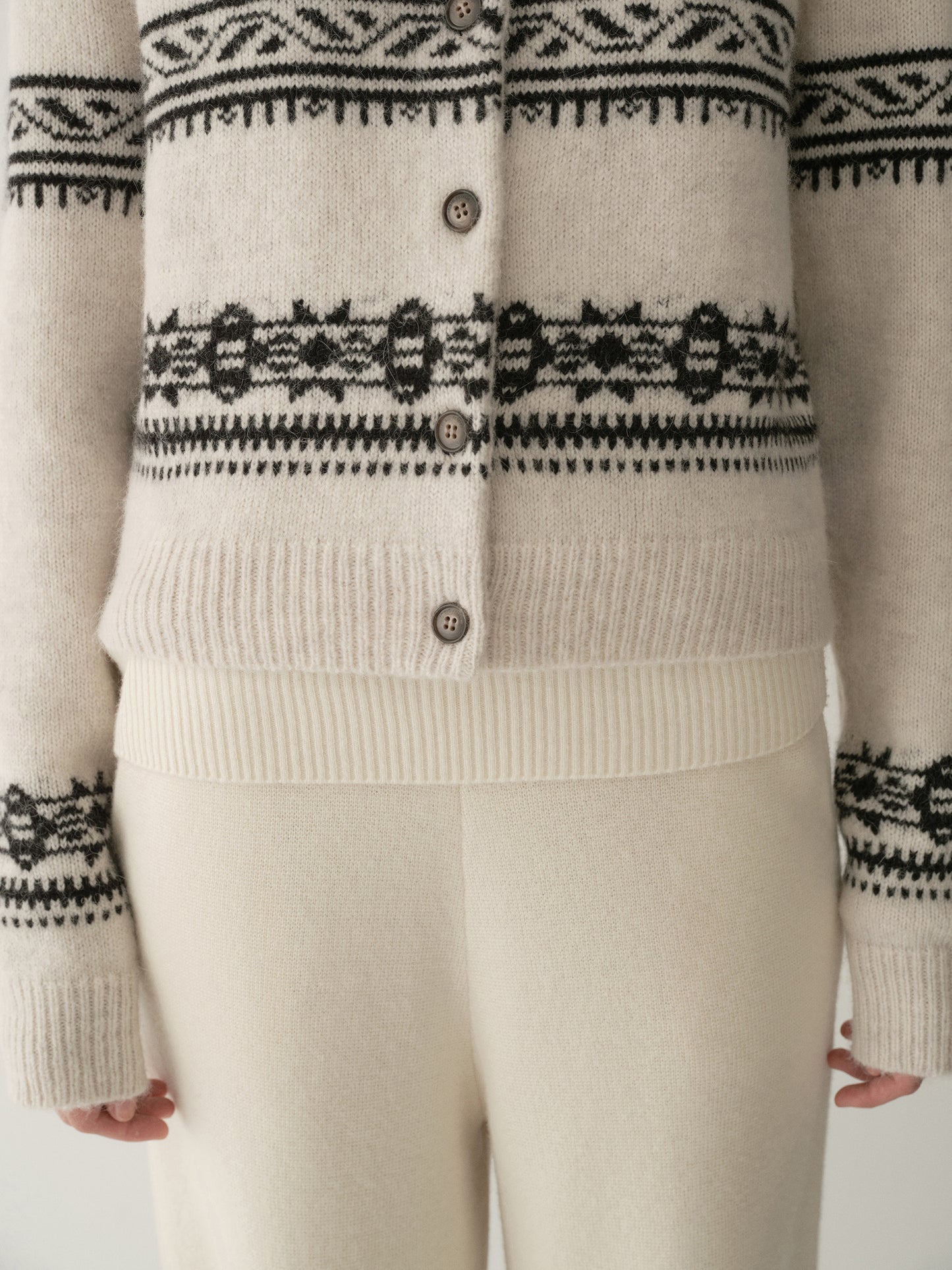 #color_off white