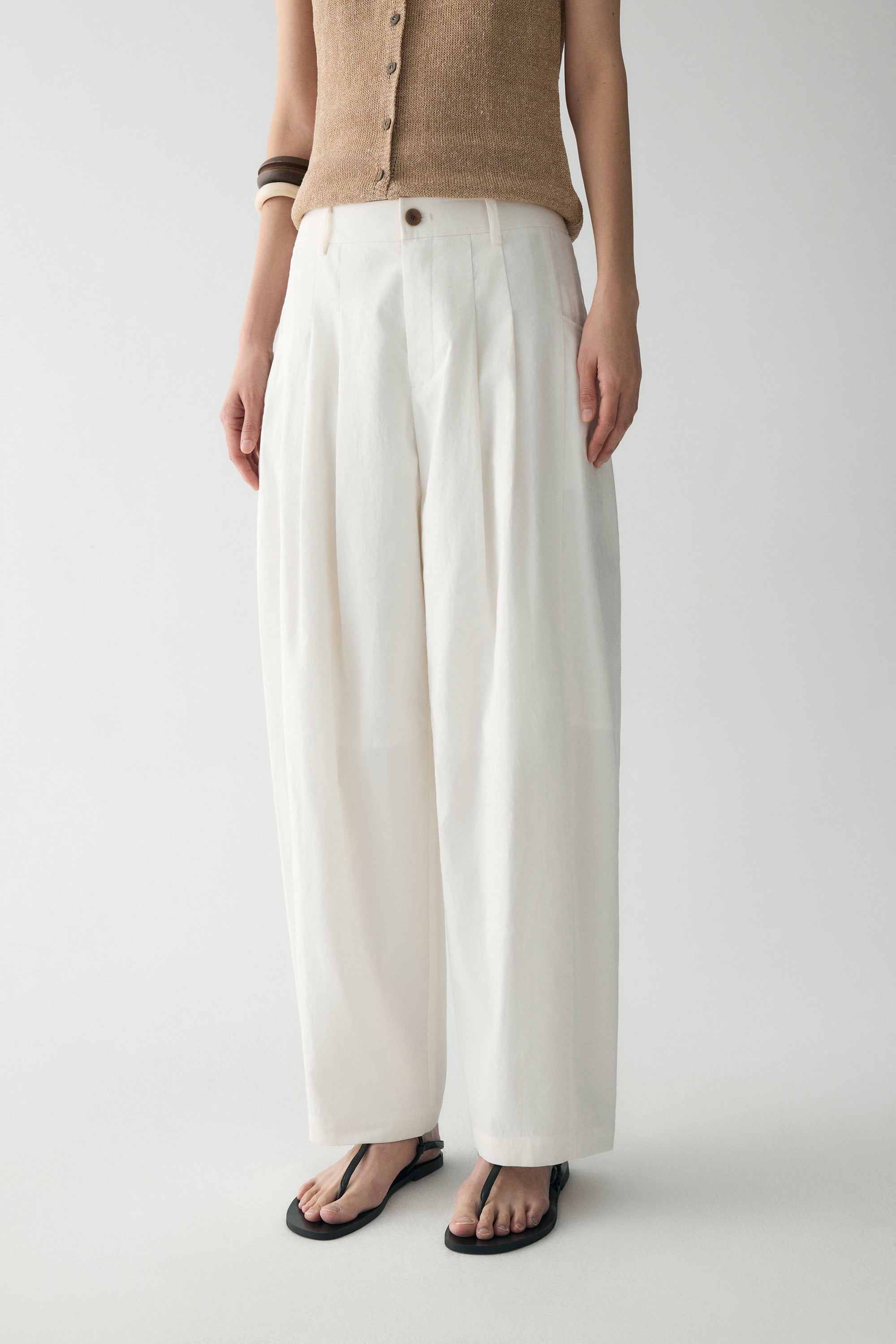 #color_off white