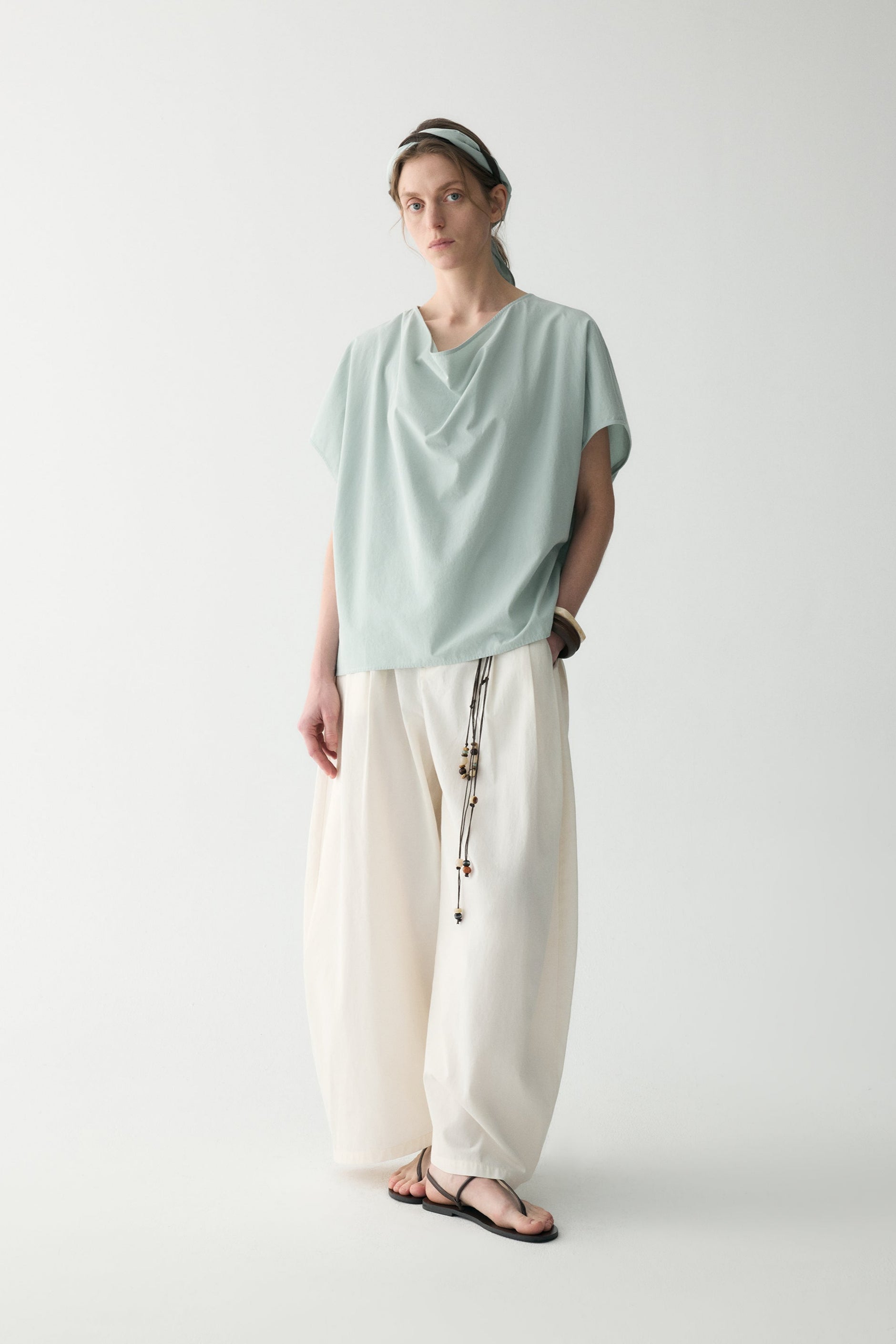 #color_off white
