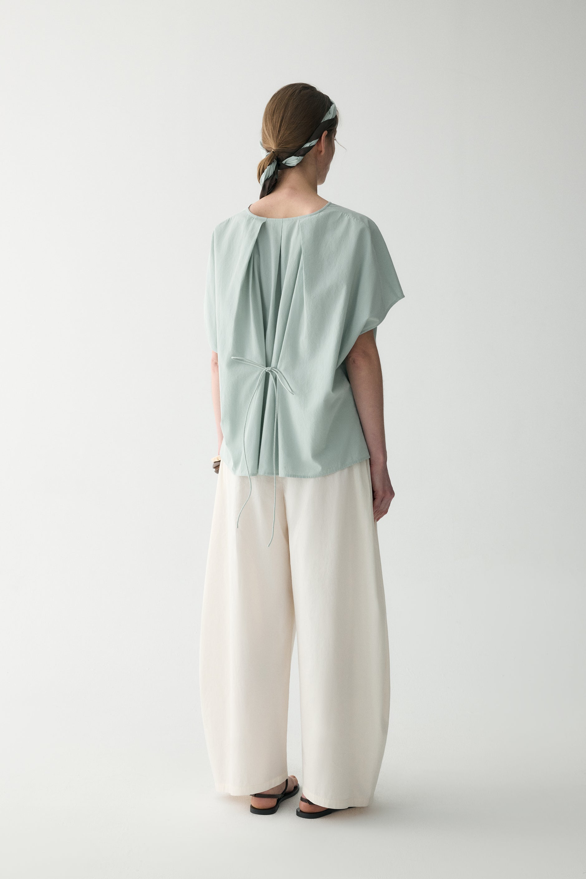 #color_off white