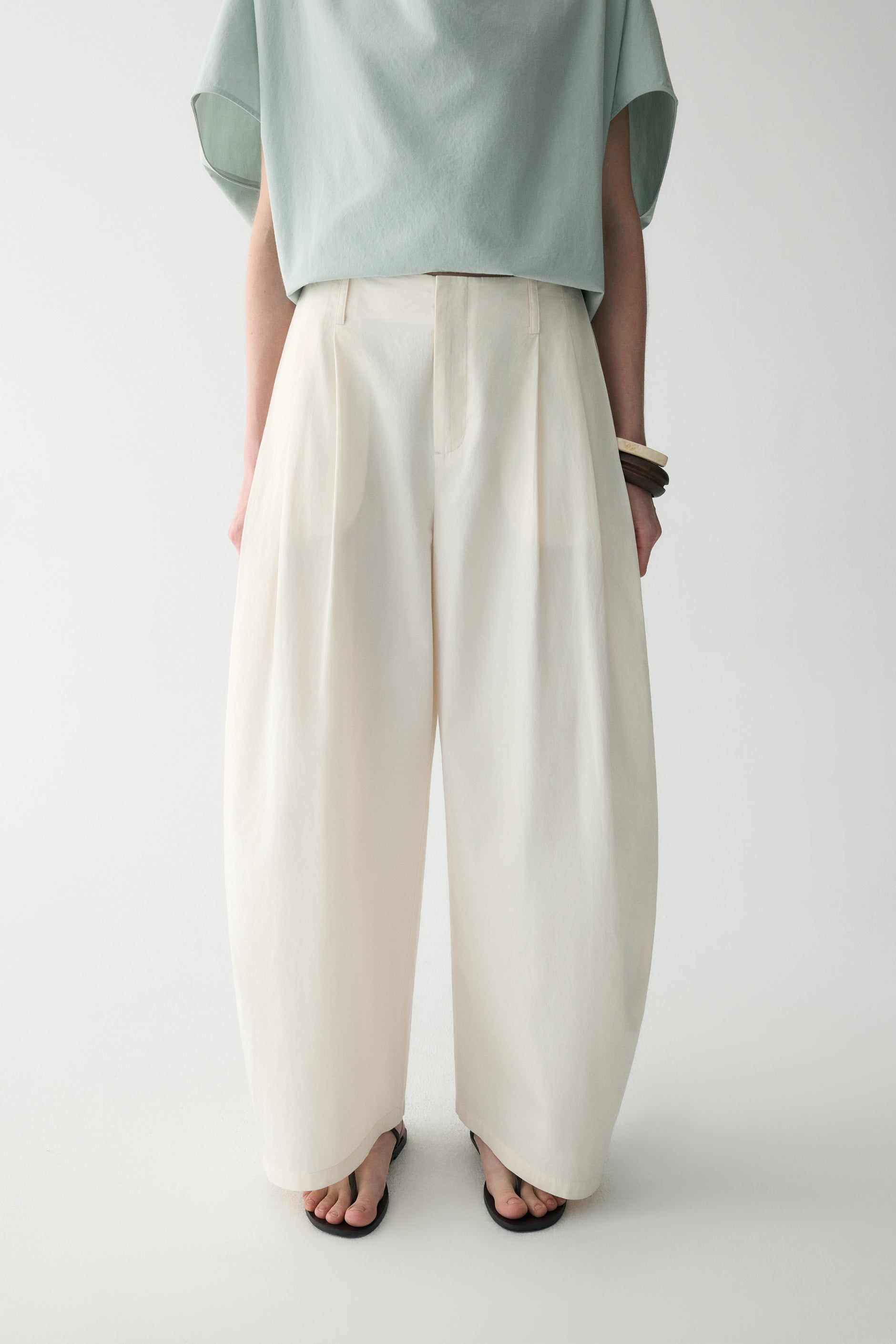 #color_off white