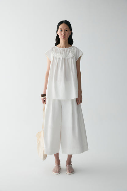 #color_off white