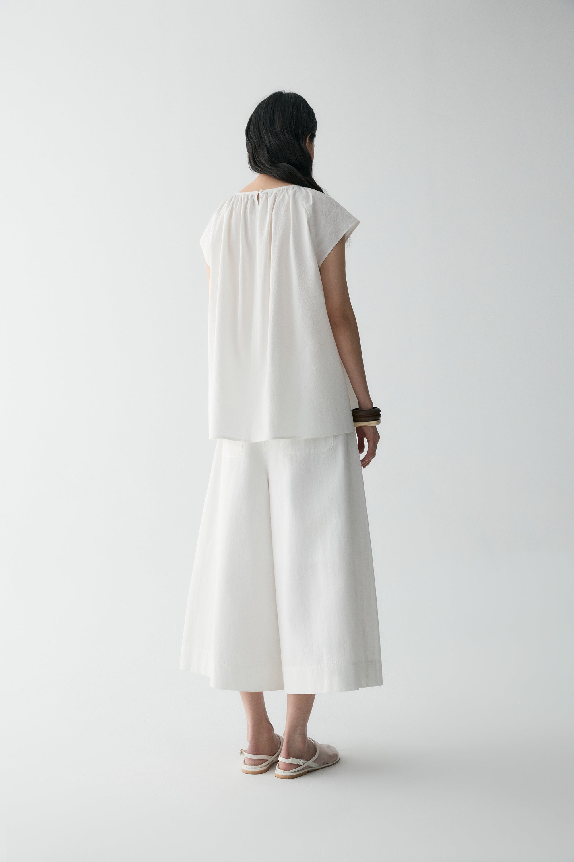 #color_off white