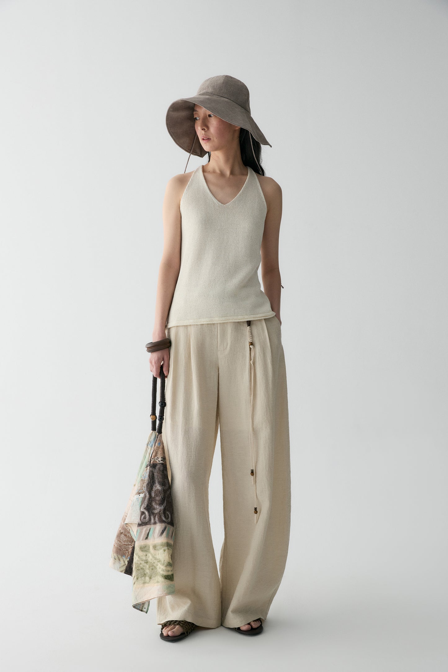 #color_off white