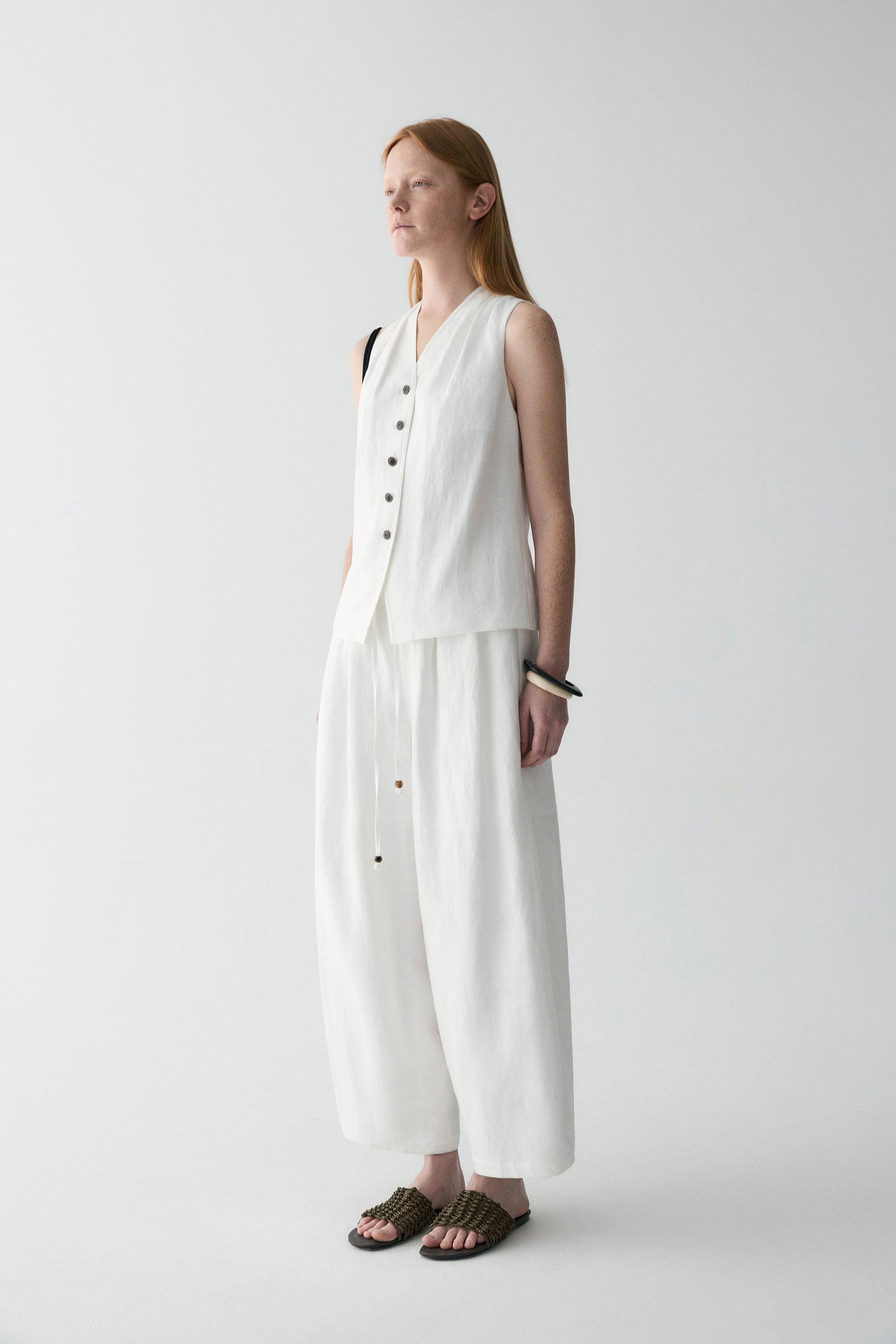 #color_off white