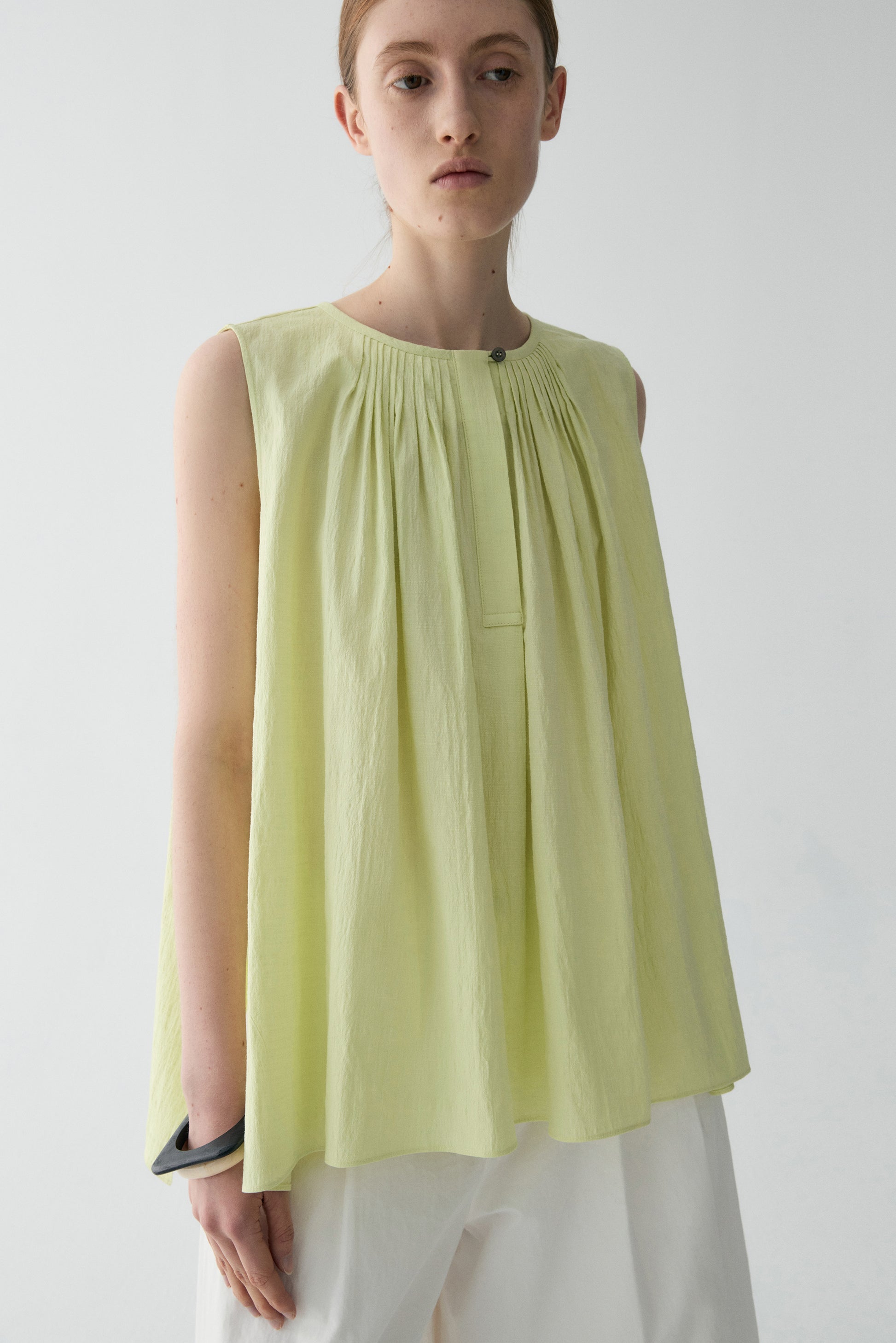 #color_Ivory 