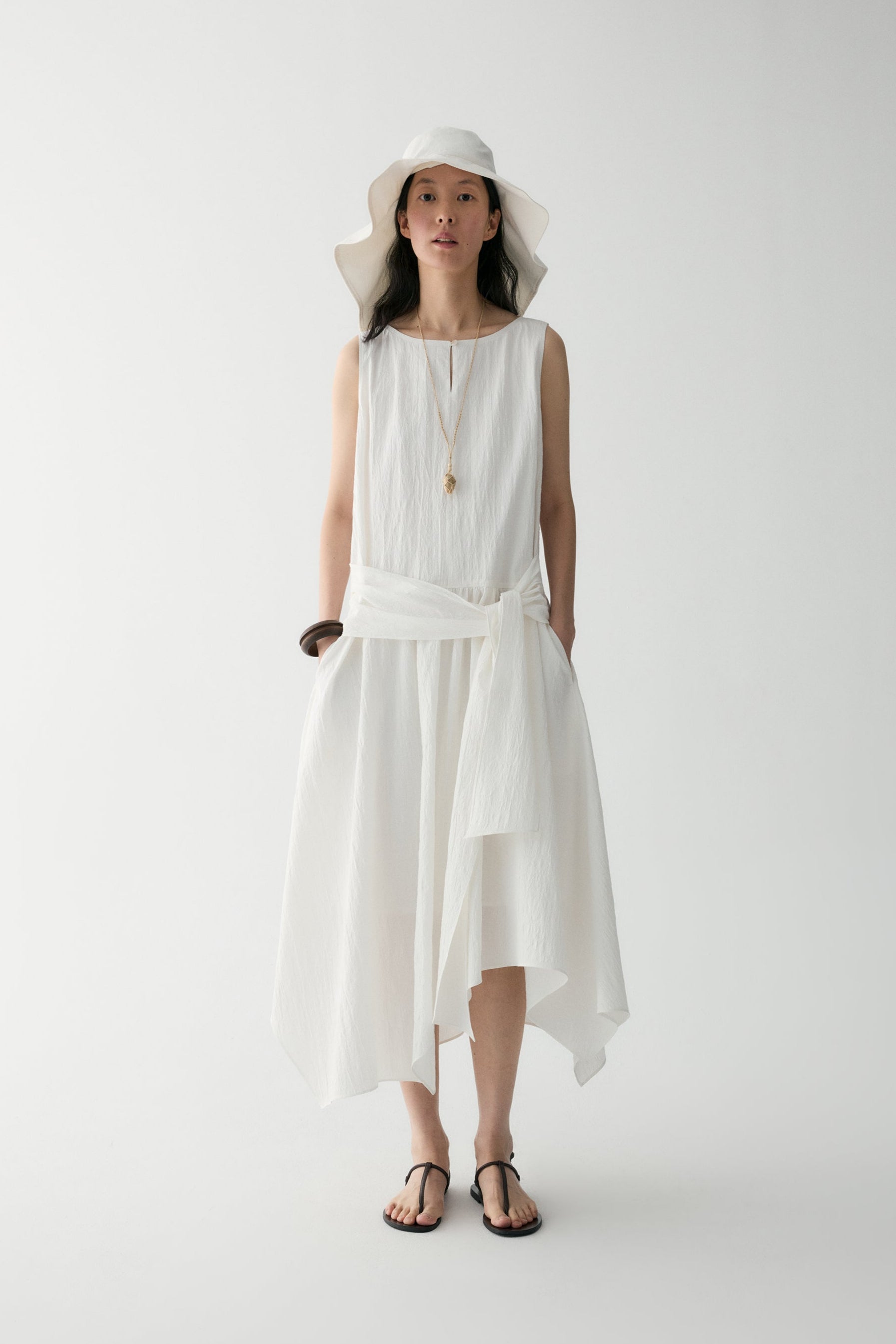 #color_off white