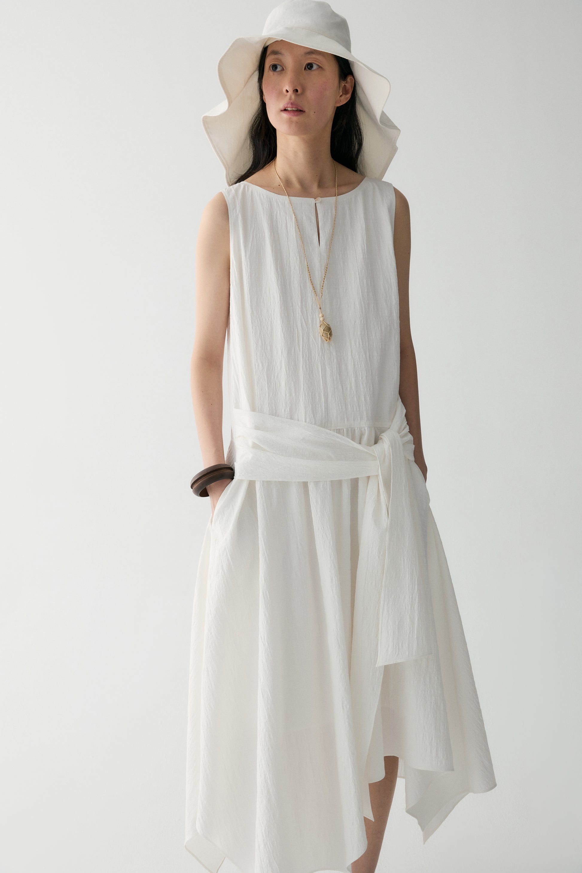 #color_off white