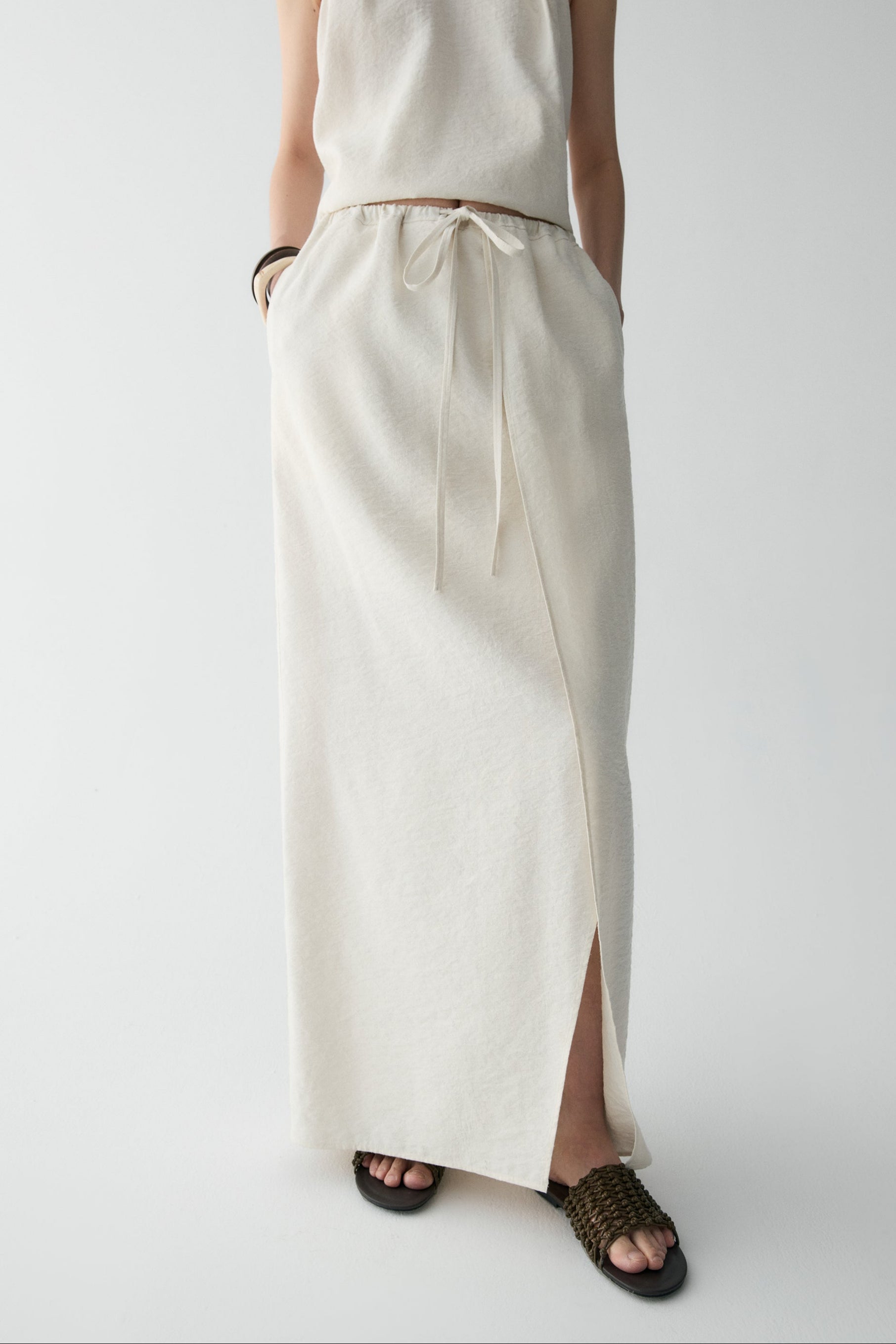 #color_off white