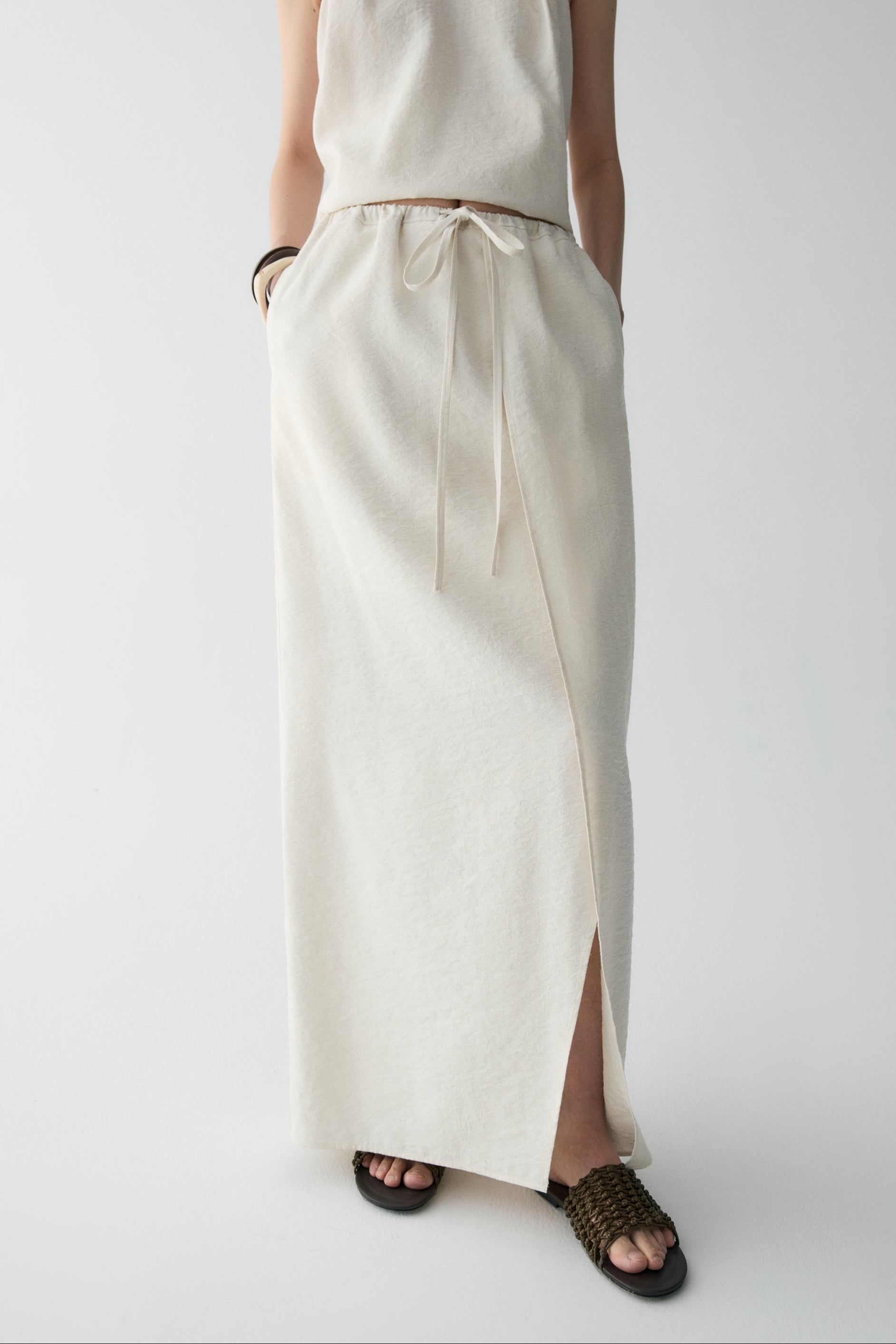 #color_off white