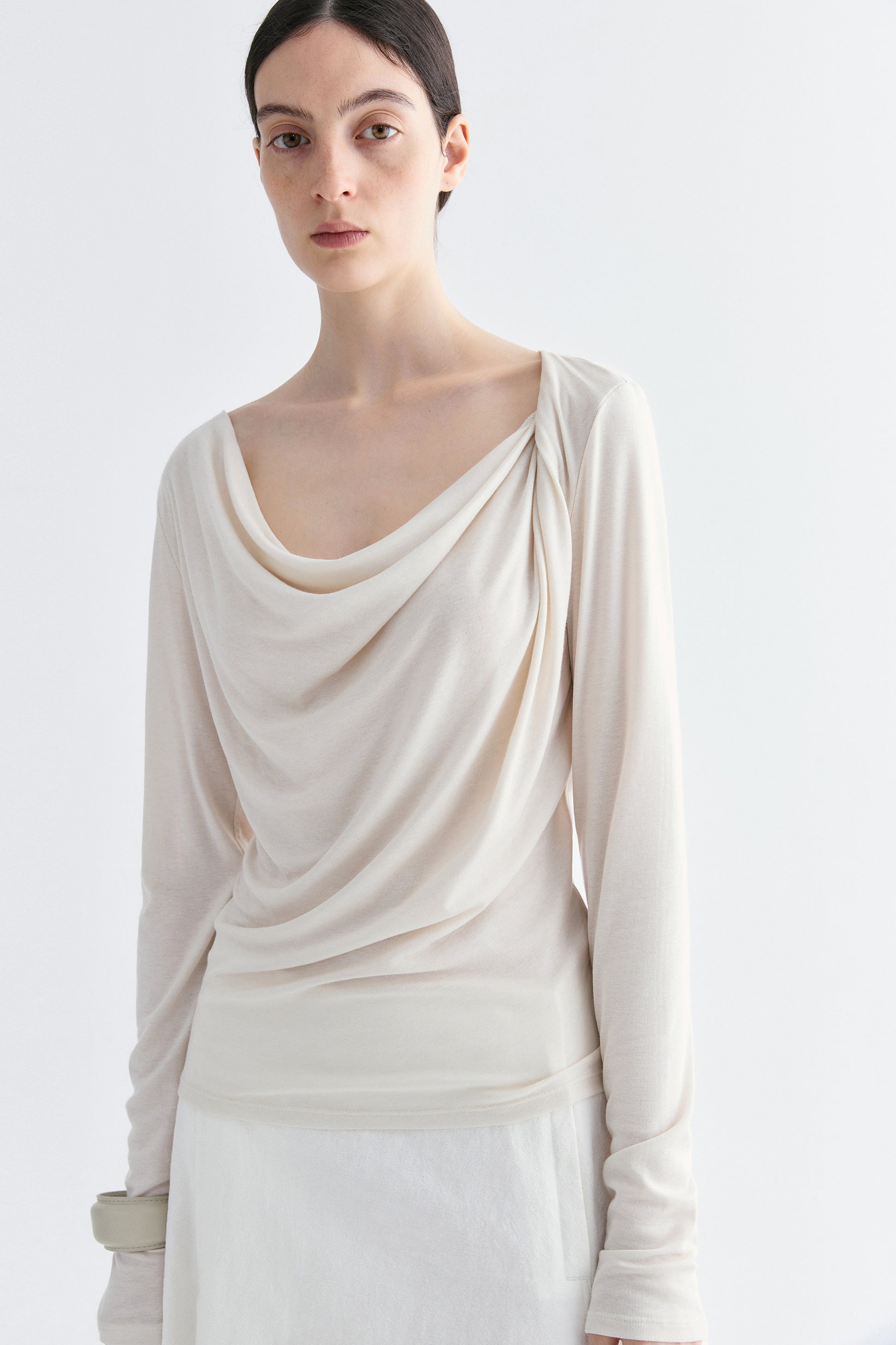 #color_off white