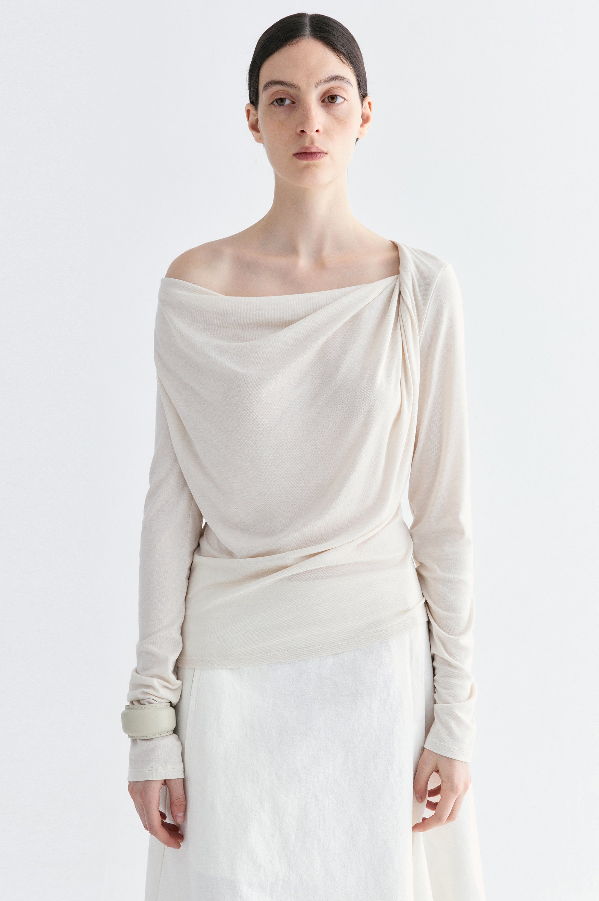 #color_off white