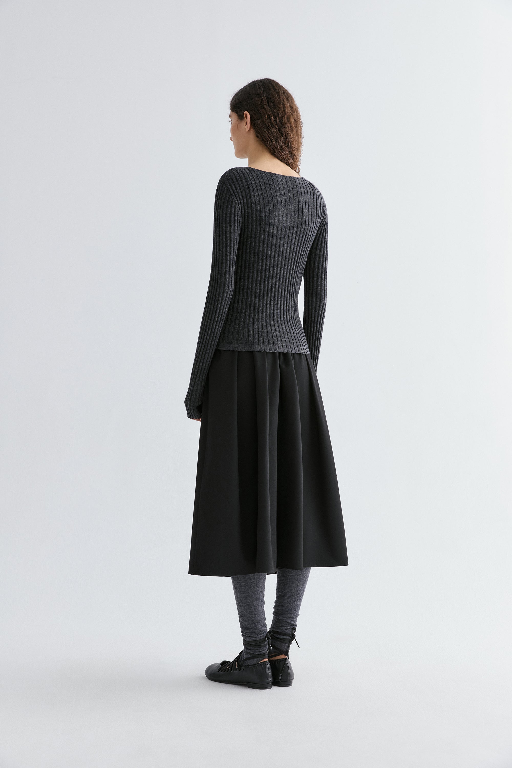#color_black ash