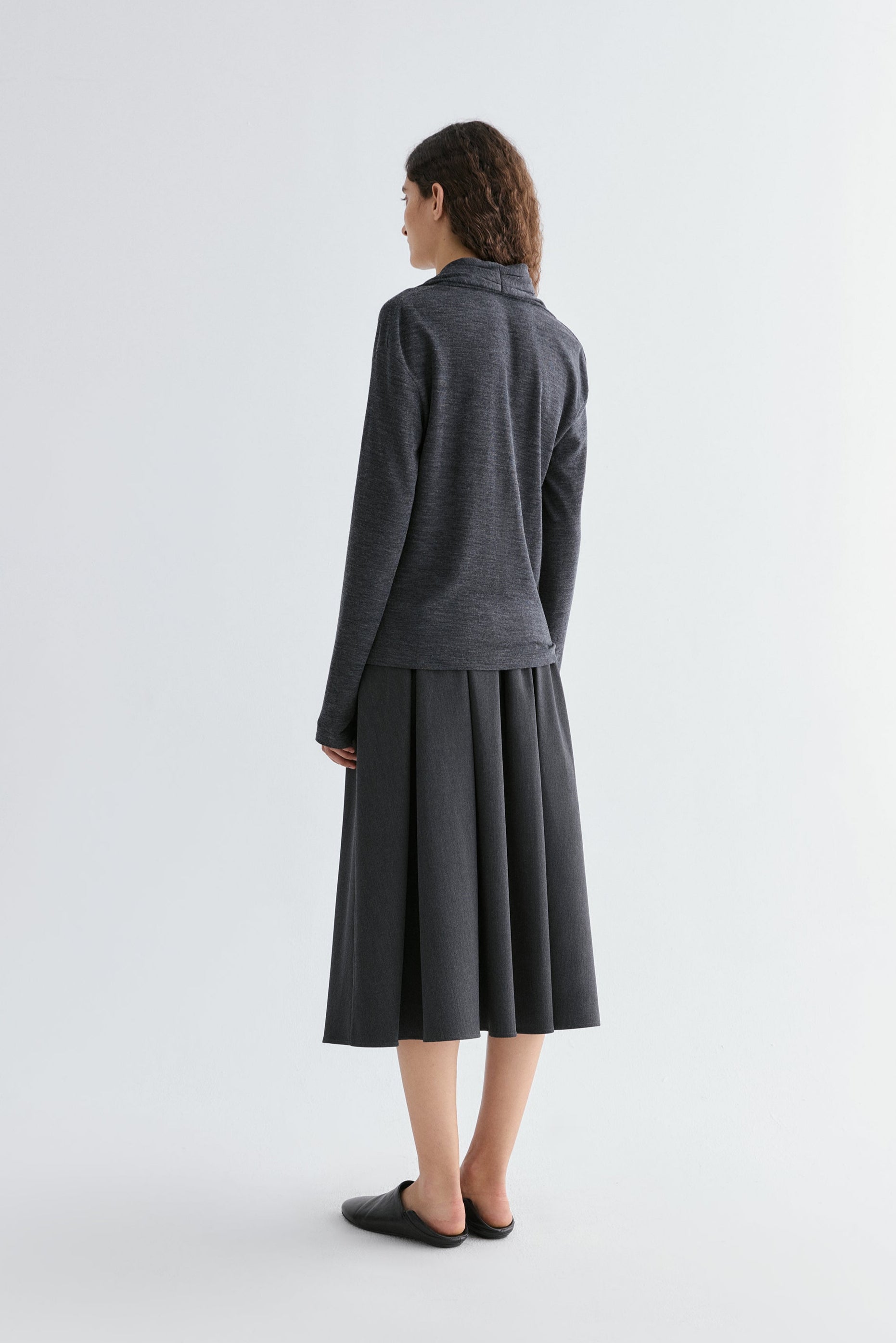 #color_black ash