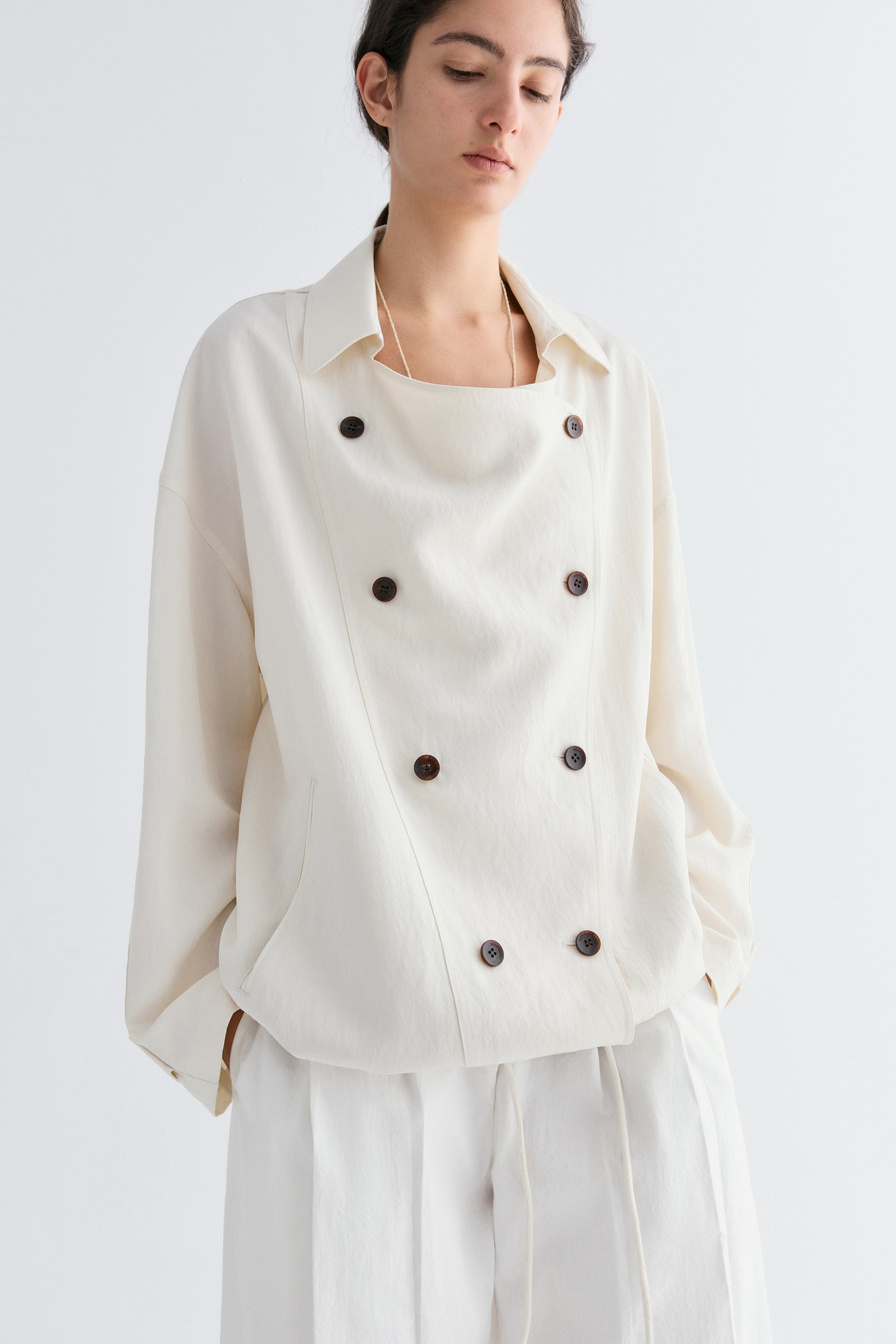 #color_cream white