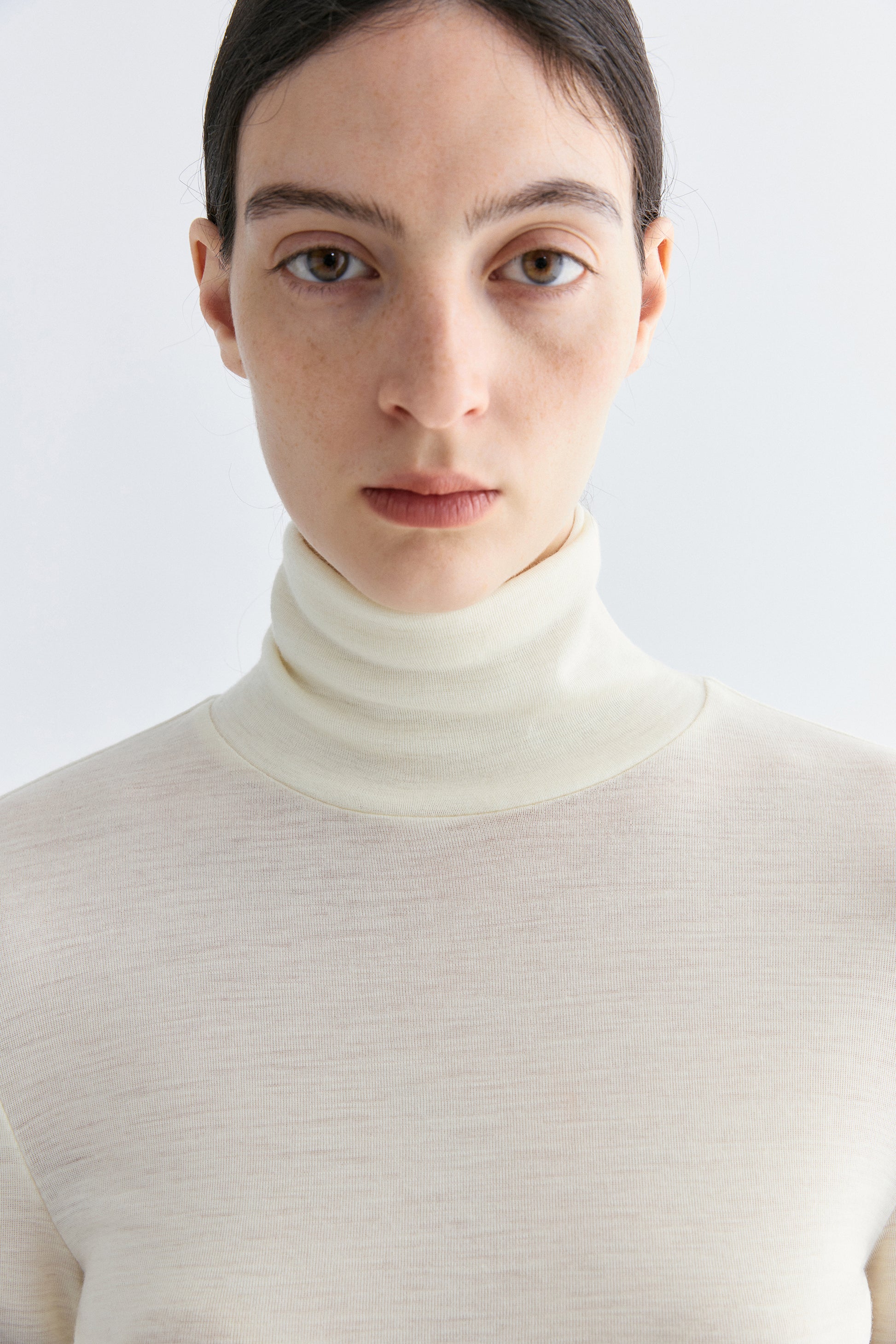 #color_off white