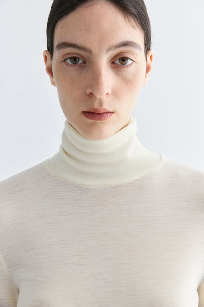 #color_off white