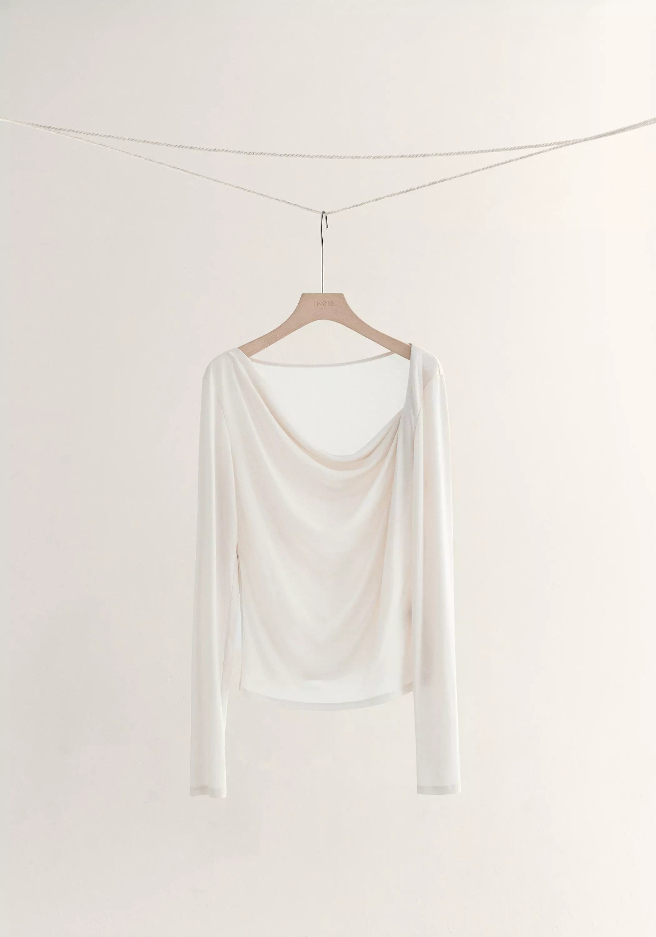 #color_off white