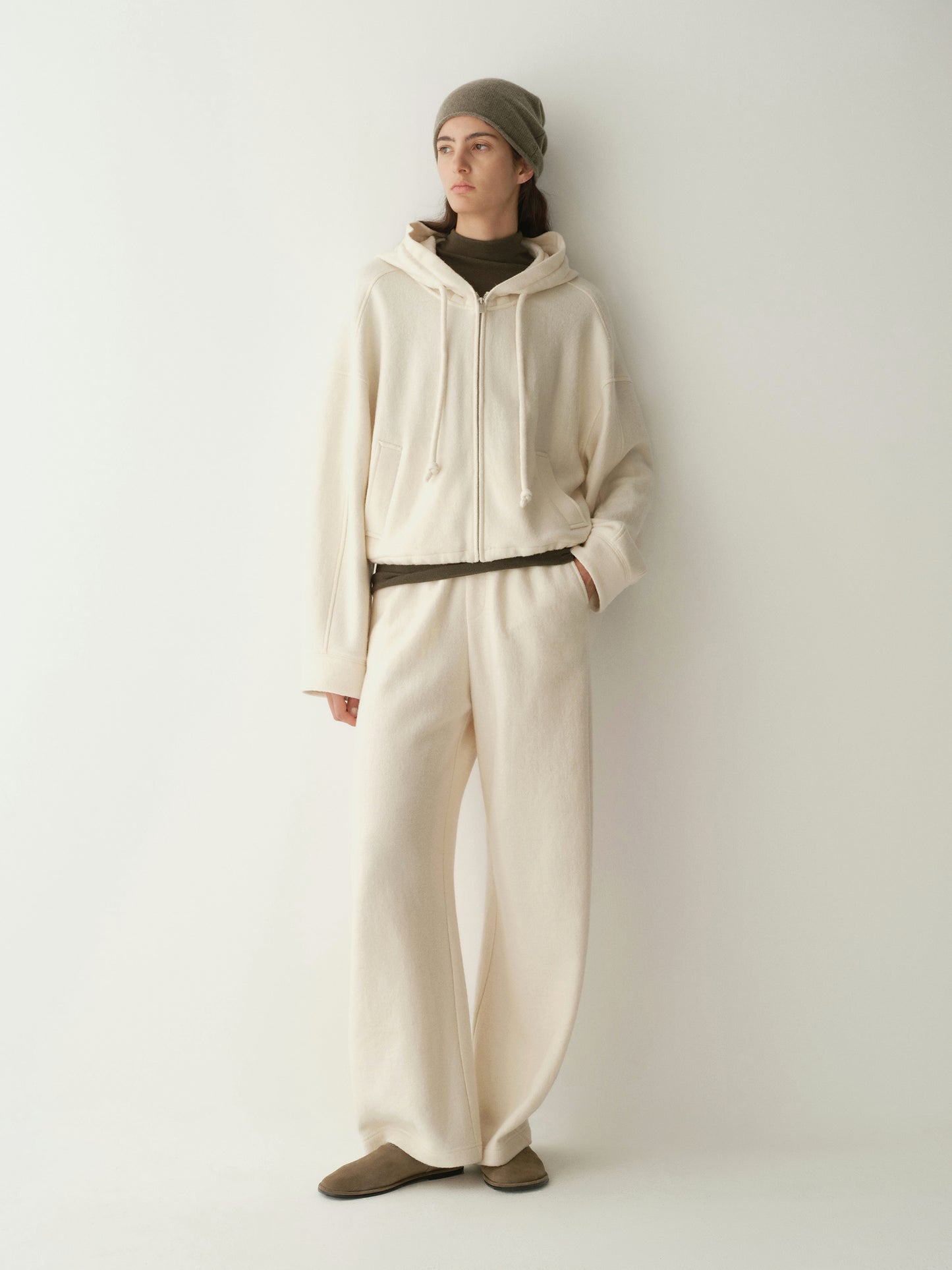 #color_cream white