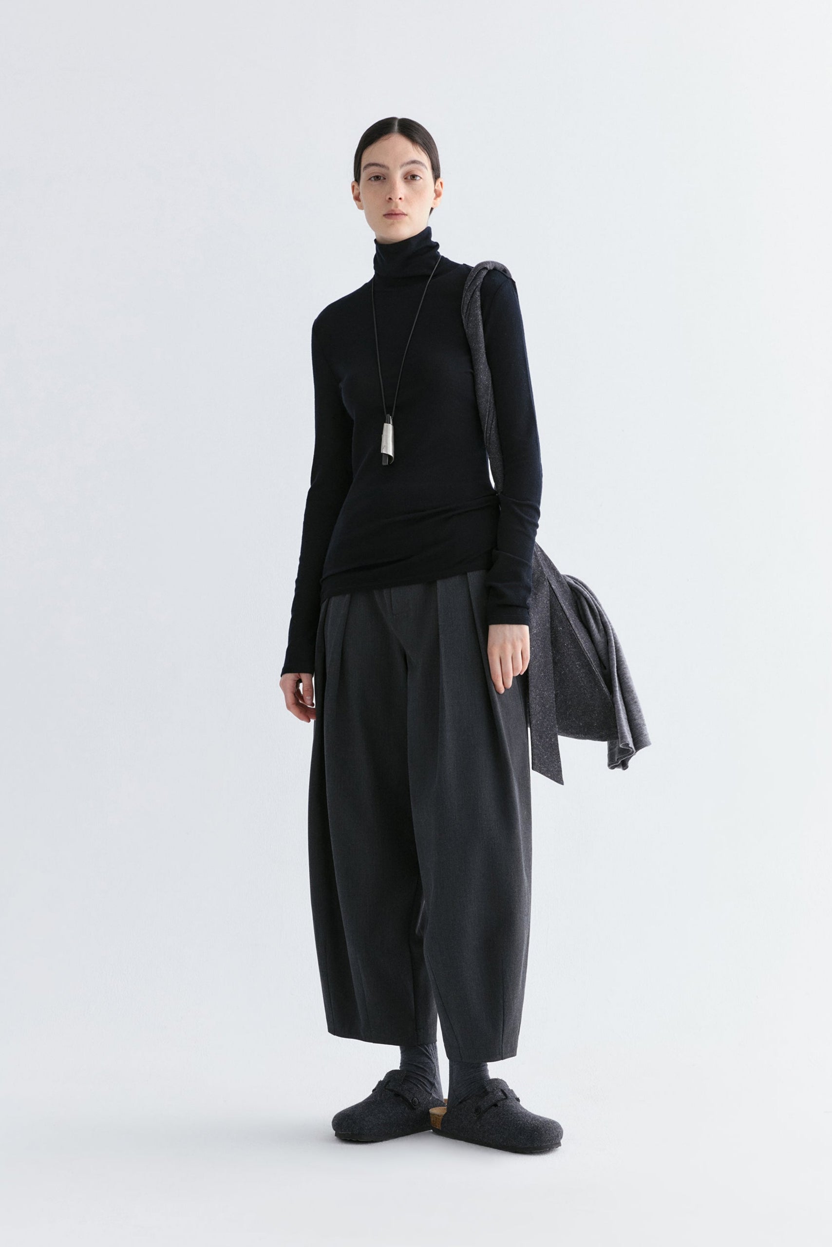 #color_black ash