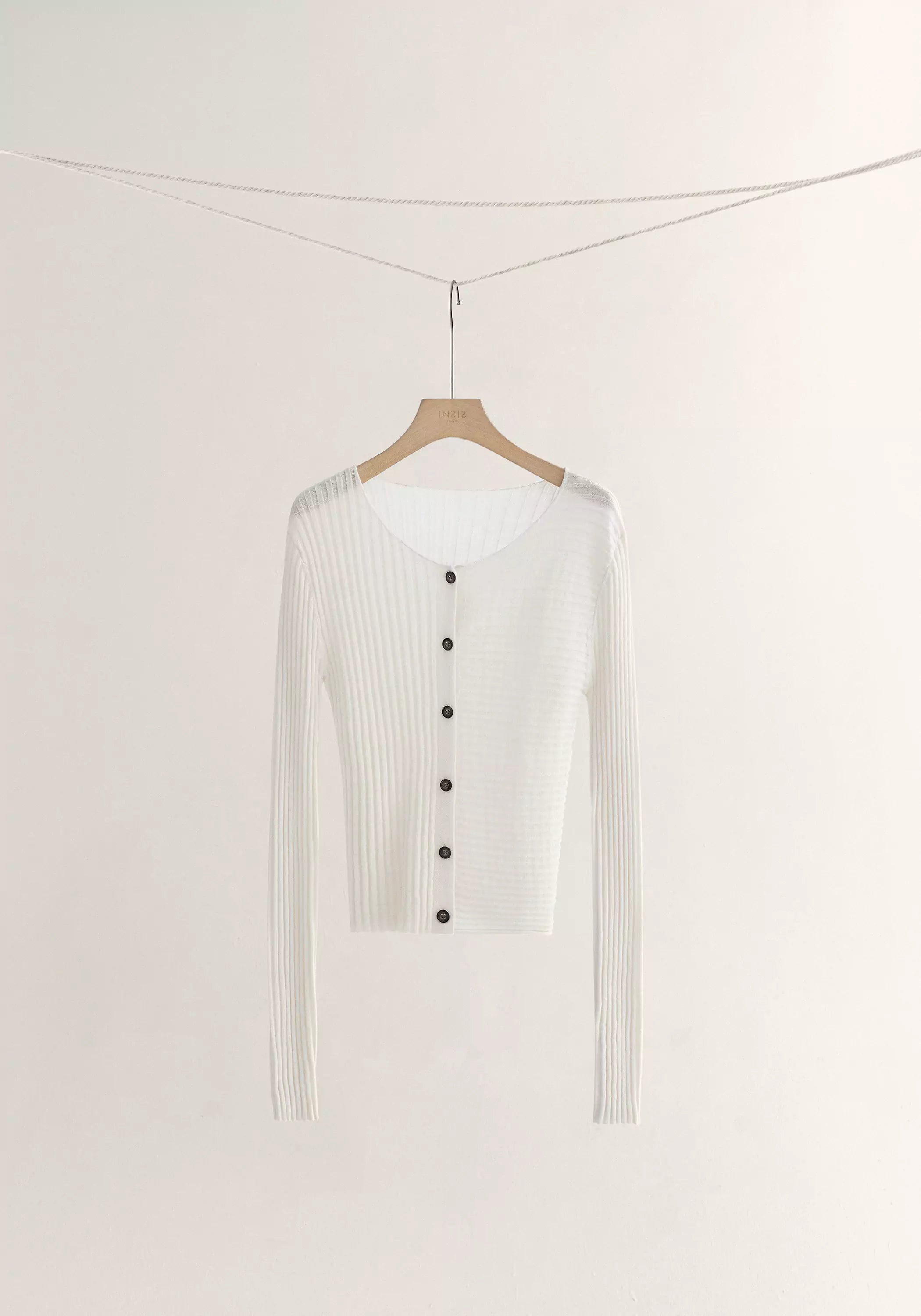 #color_off white